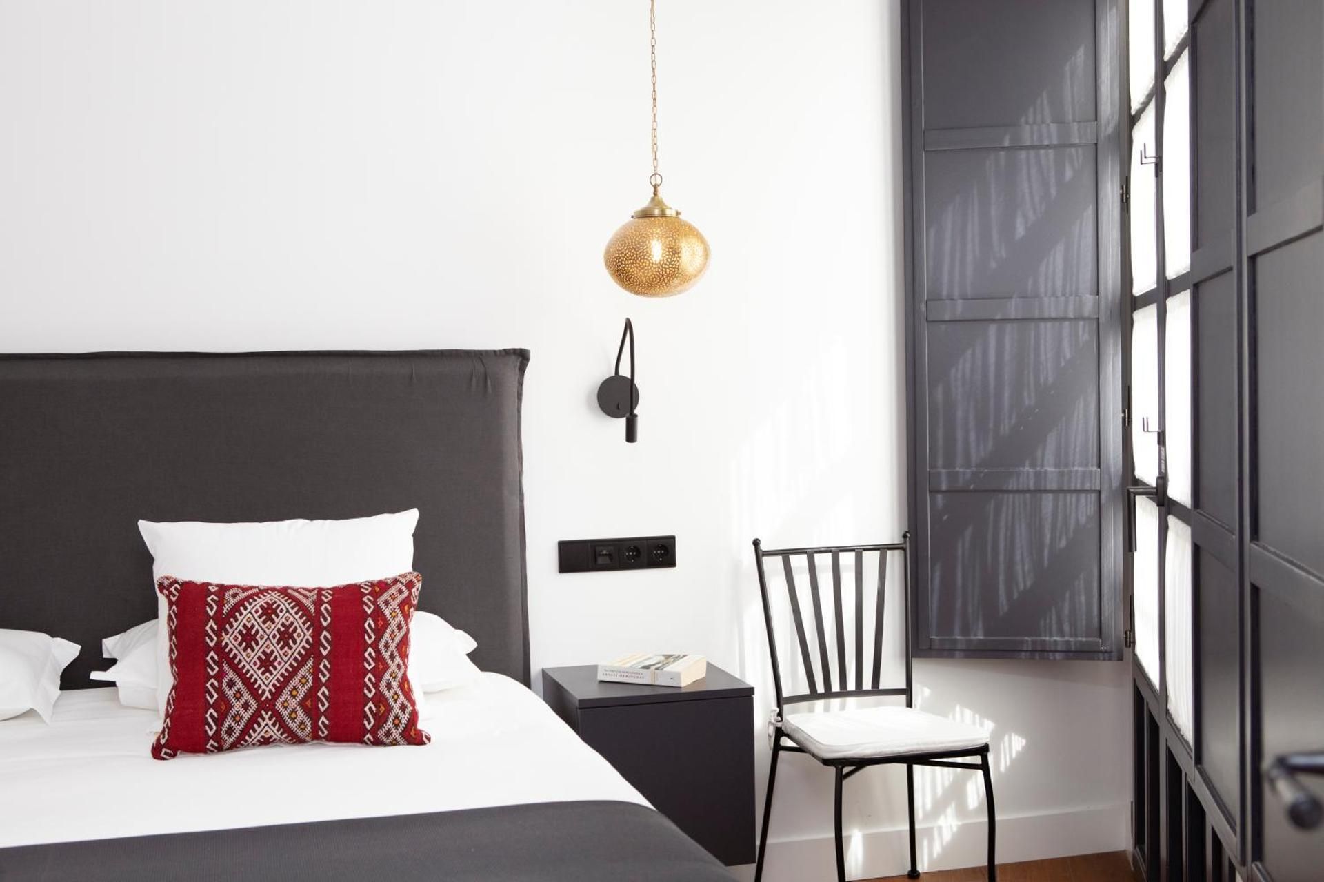 One-Bedroom Apartment with Free Parking