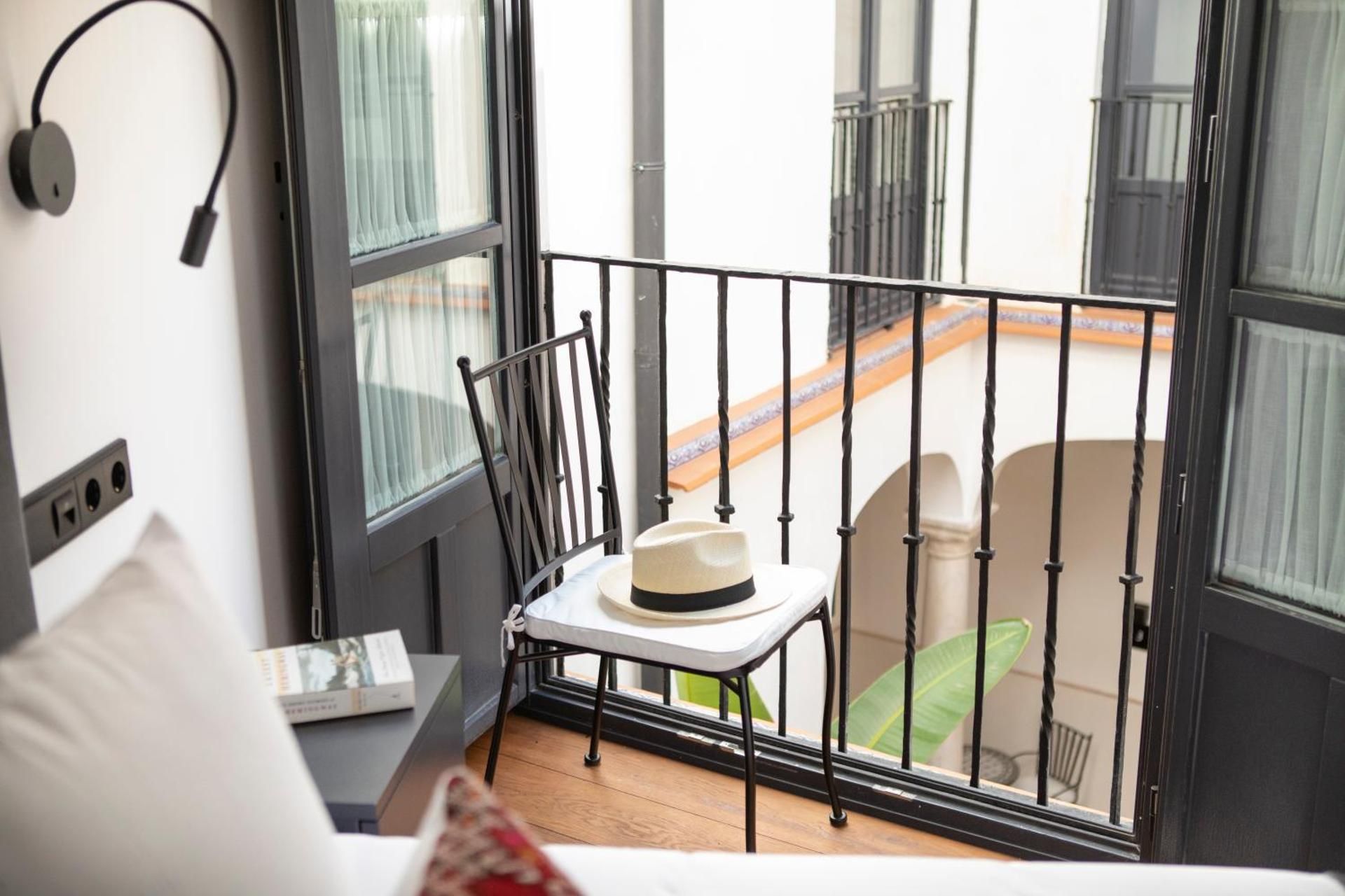 One-Bedroom Apartment with Free Parking