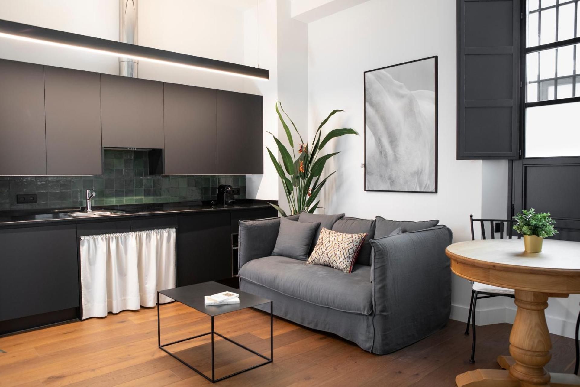 Studio with Free Parking