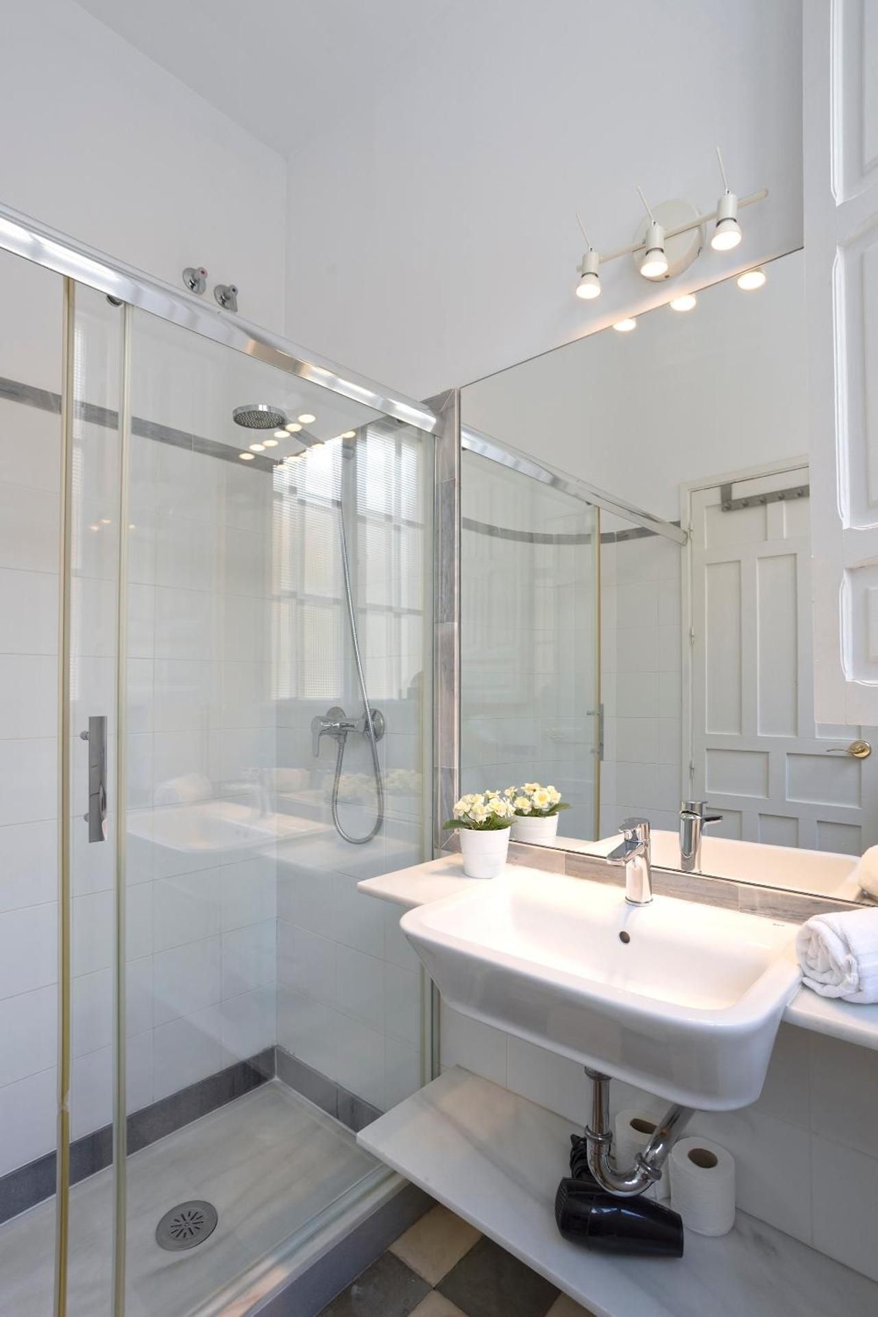 Two-Bedroom Apartment with Terrace (external access)