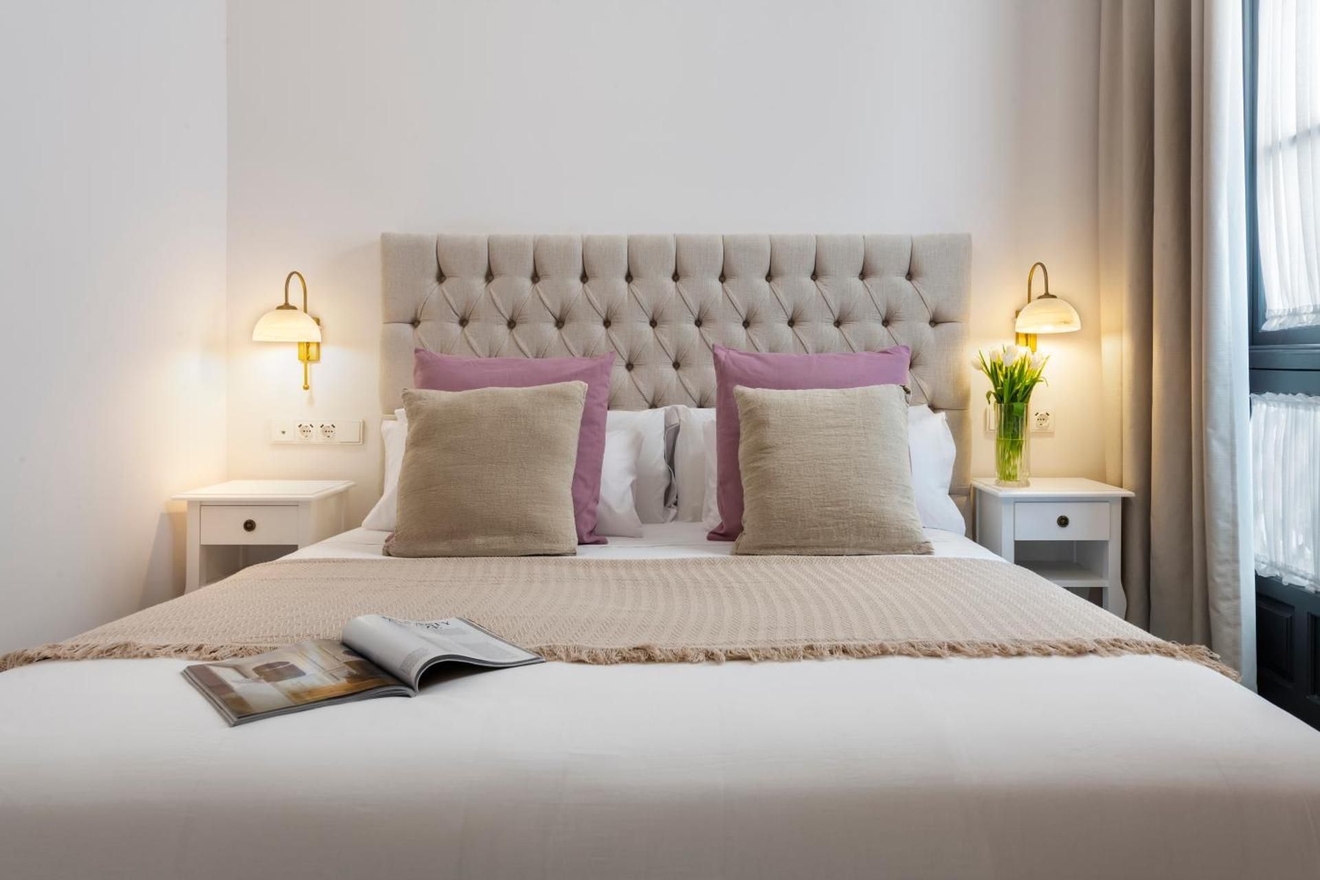 Deluxe One-Bedroom Apartment