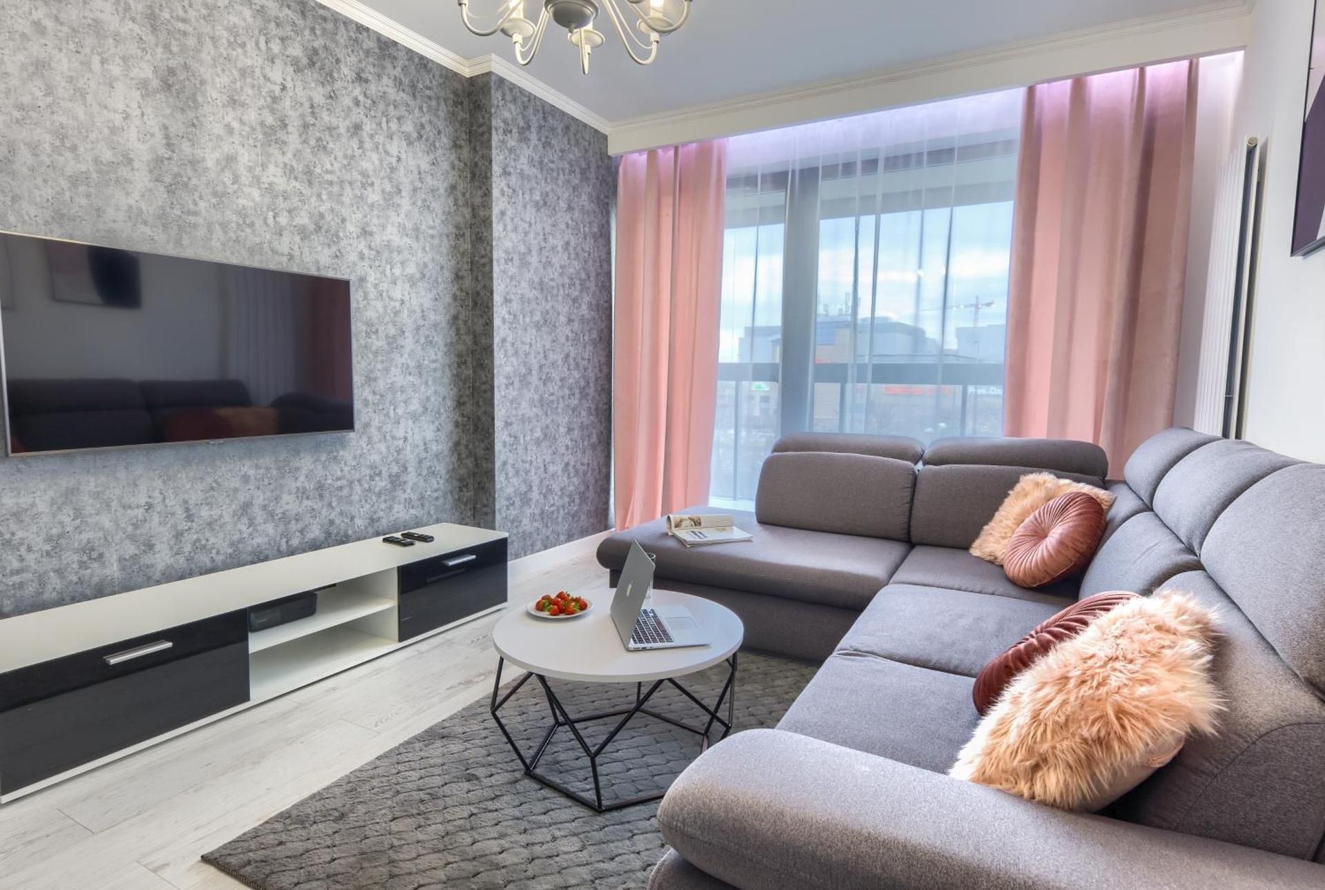 DELUXE APARTMENT