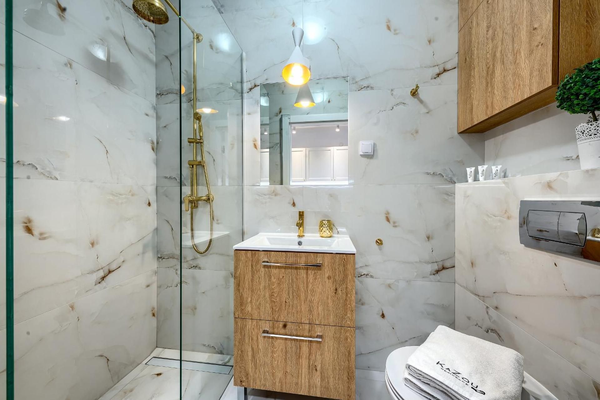 DELUXE APARTMENT