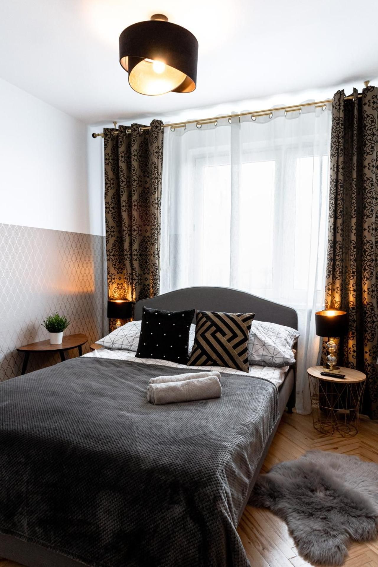 Standard Double Room with Shared Bathroom