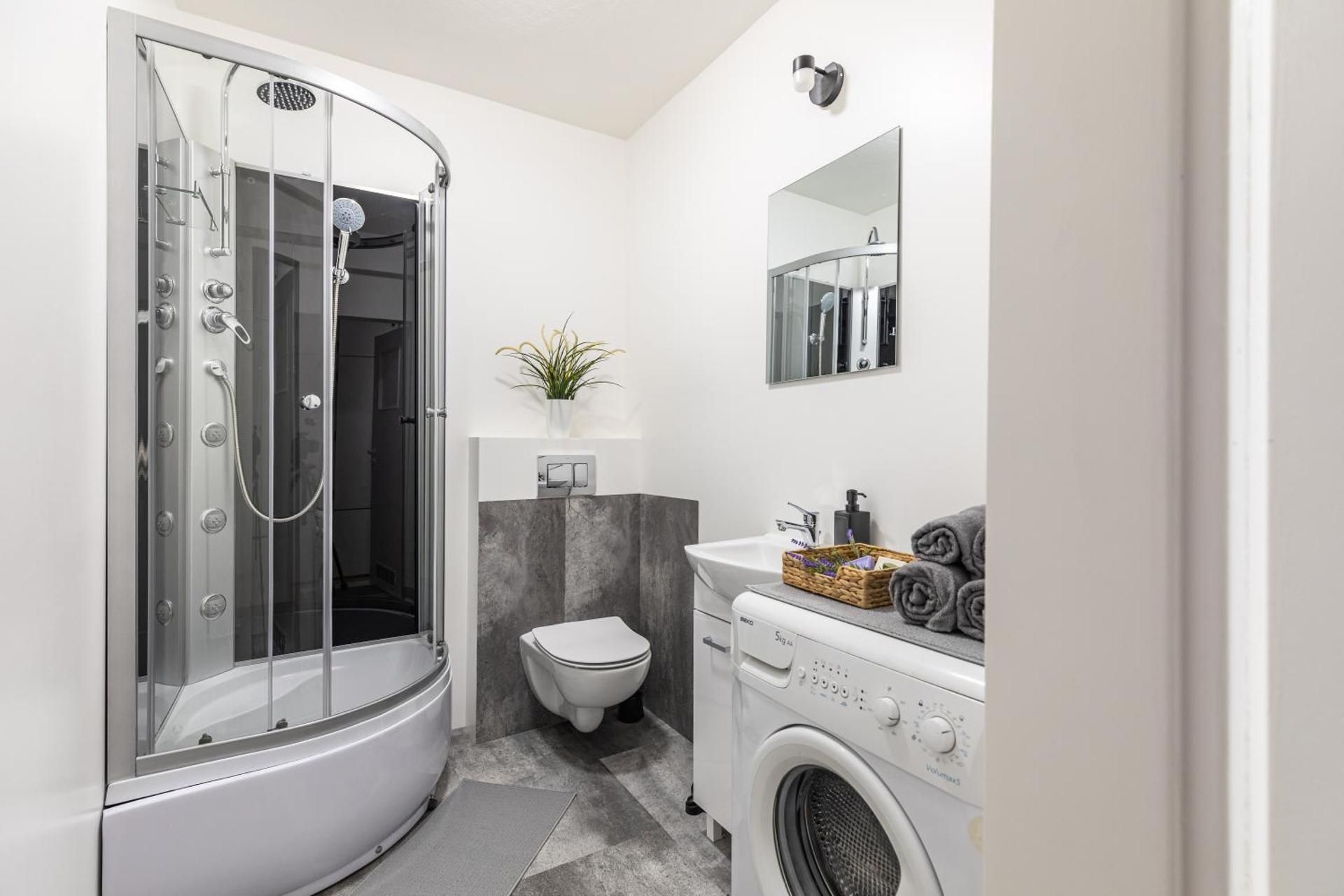 Basic Triple Room with Shared Bathroom