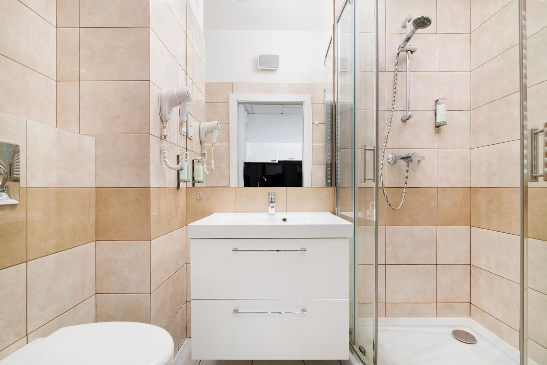 Apartment with Shower