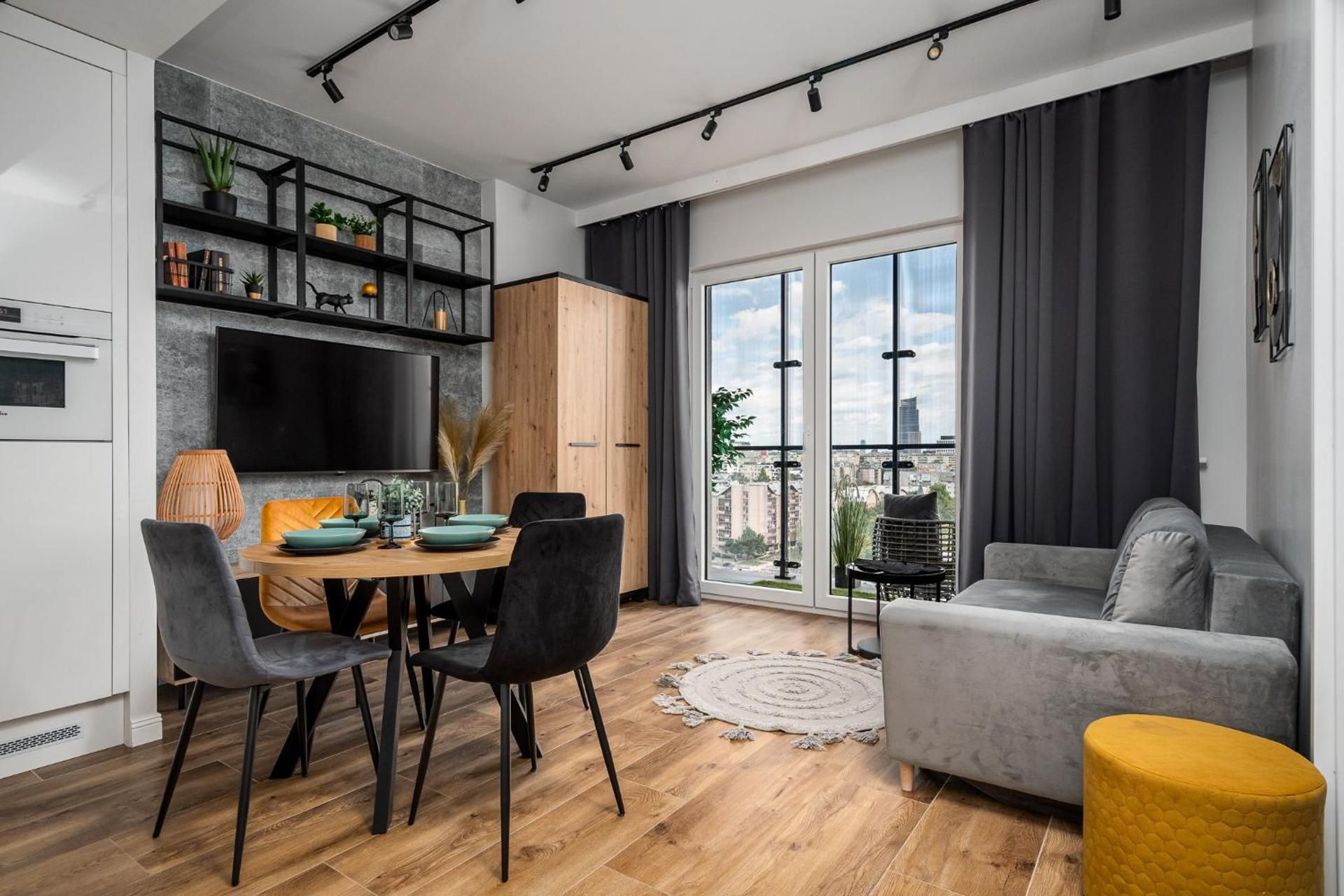 shared lounge/tv area