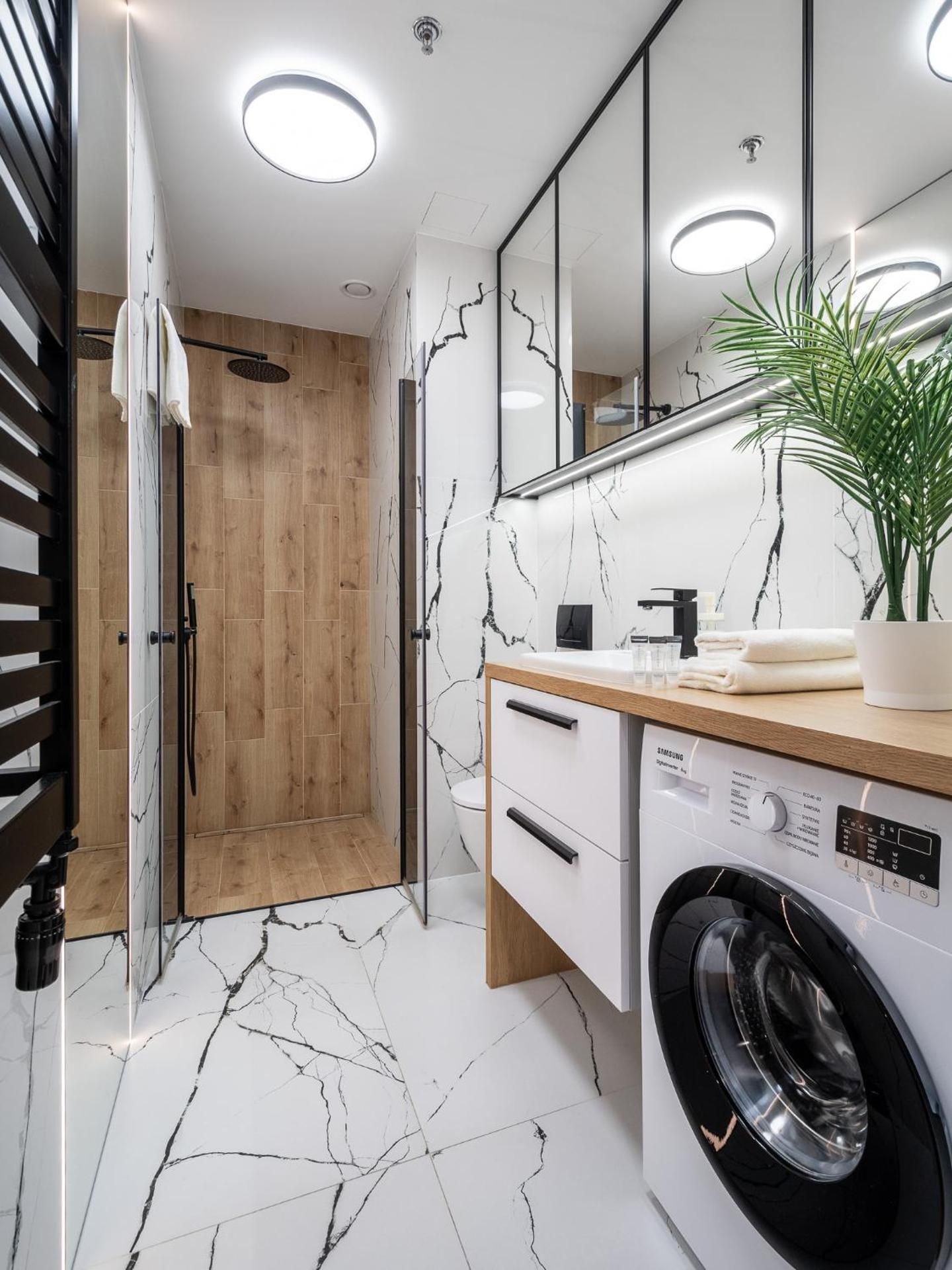 Wola Tower Deluxe Separate Bedroom with Free Garage - by Perfect Apart One-Bedroom Apartment 2