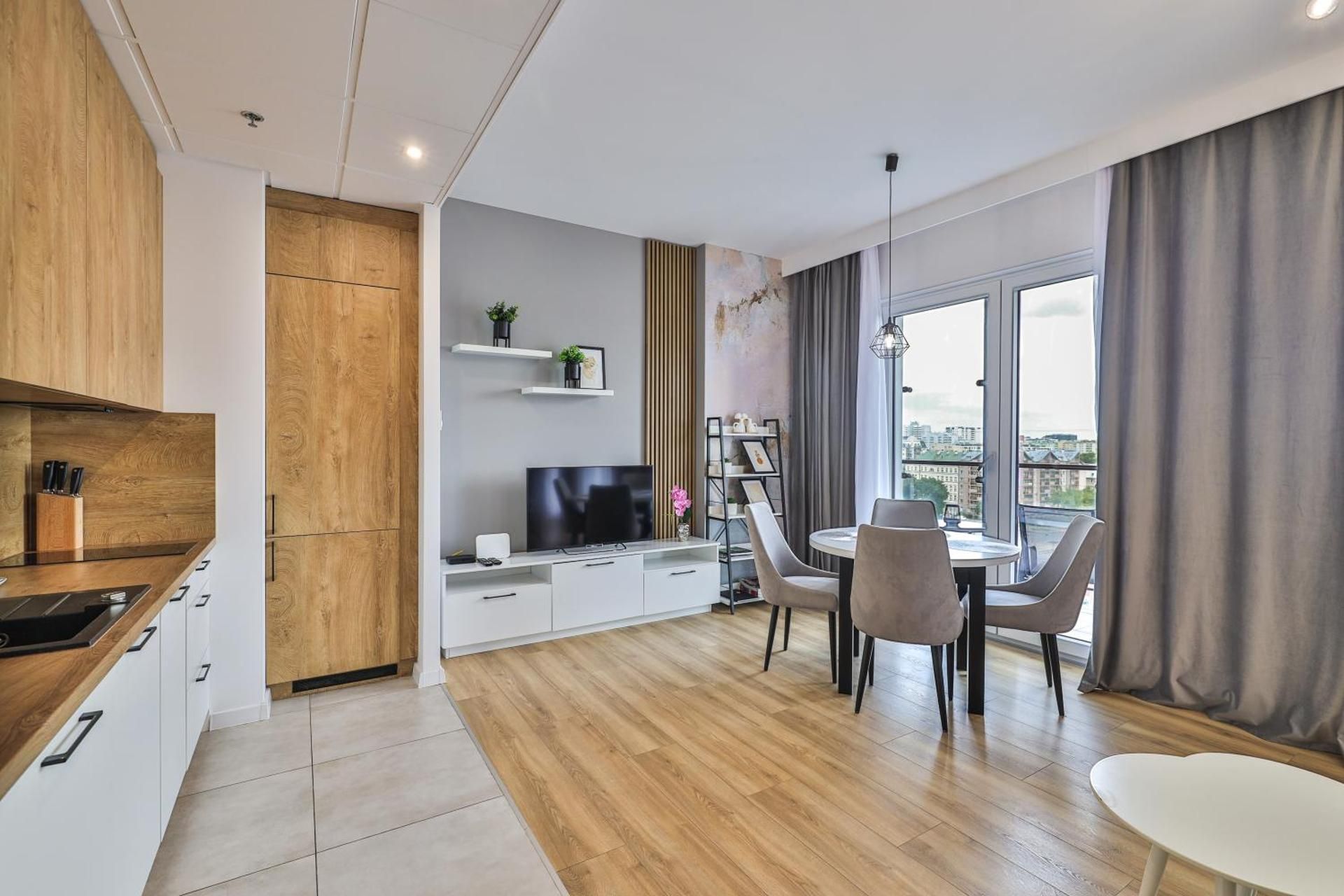 Wola Tower Deluxe Separate Bedroom with Free Garage - by Perfect Apart Deluxe One-Bedroom Apartment with City View 2