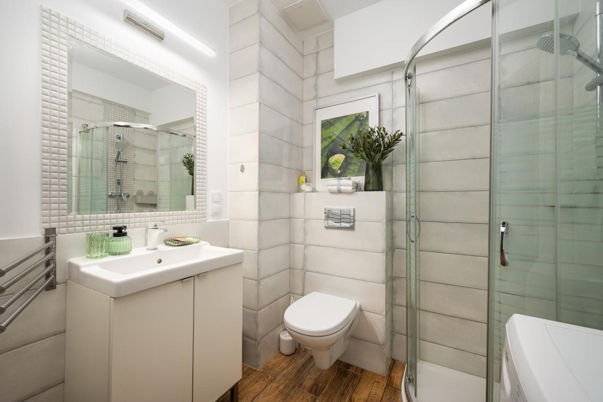 Lovely BOUTIQUE studios 2x1BR nearby Chopin Airport & 15 min to Centre by tram One-Bedroom Apartment 2