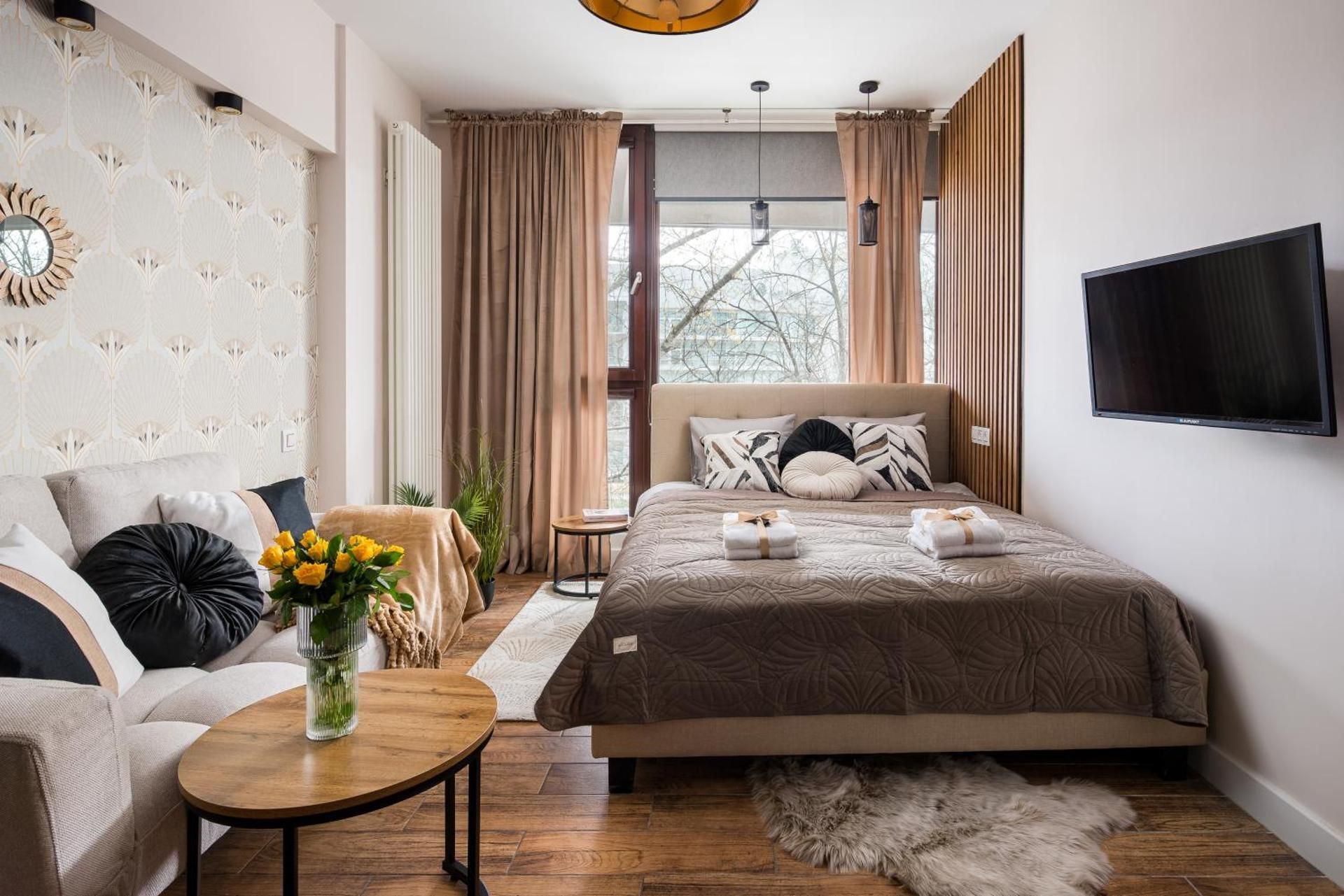 Lovely BOUTIQUE studios 2x1BR nearby Chopin Airport & 15 min to Centre by tram One-Bedroom Apartment