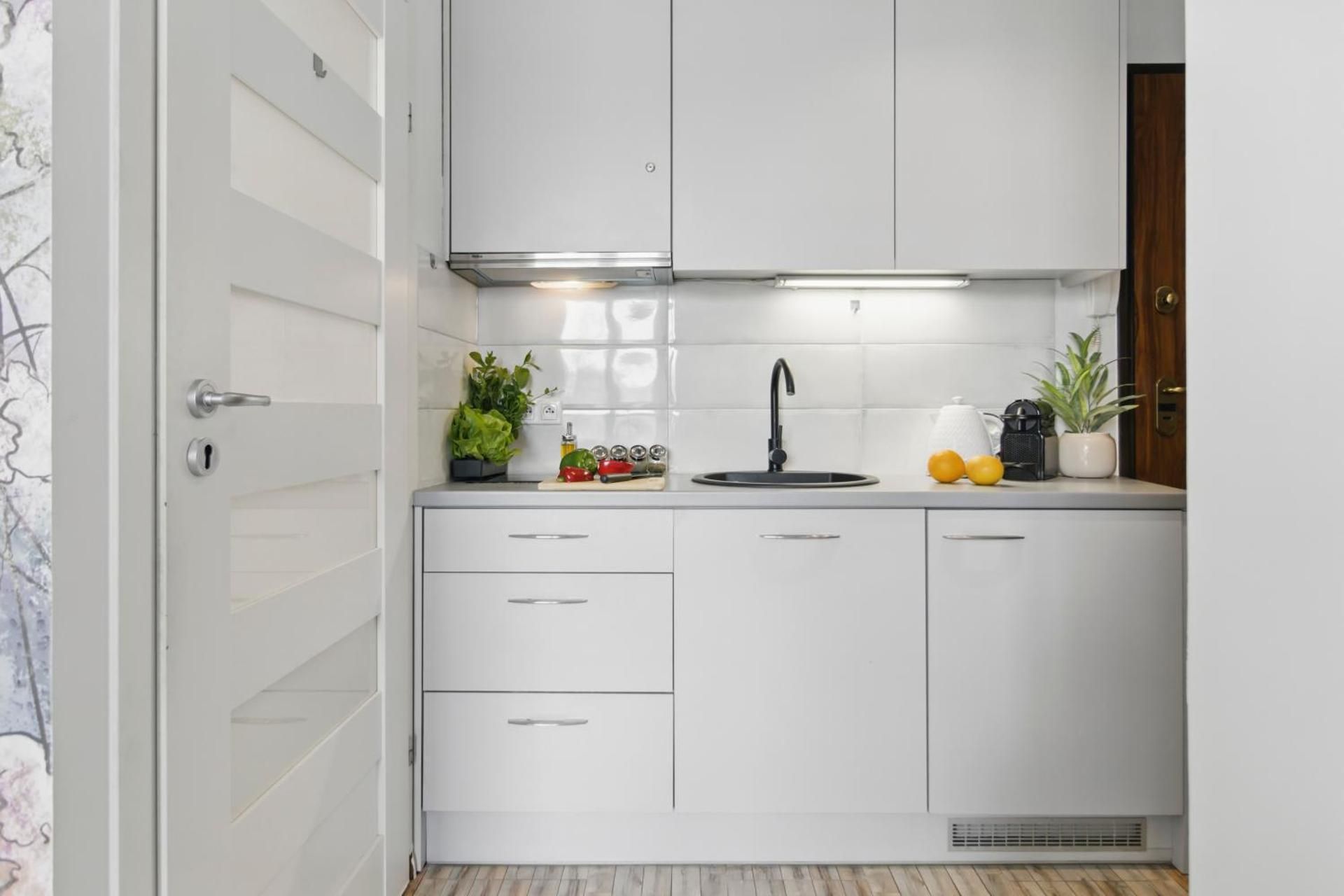 Lovely BOUTIQUE studios 2x1BR nearby Chopin Airport & 15 min to Centre by tram