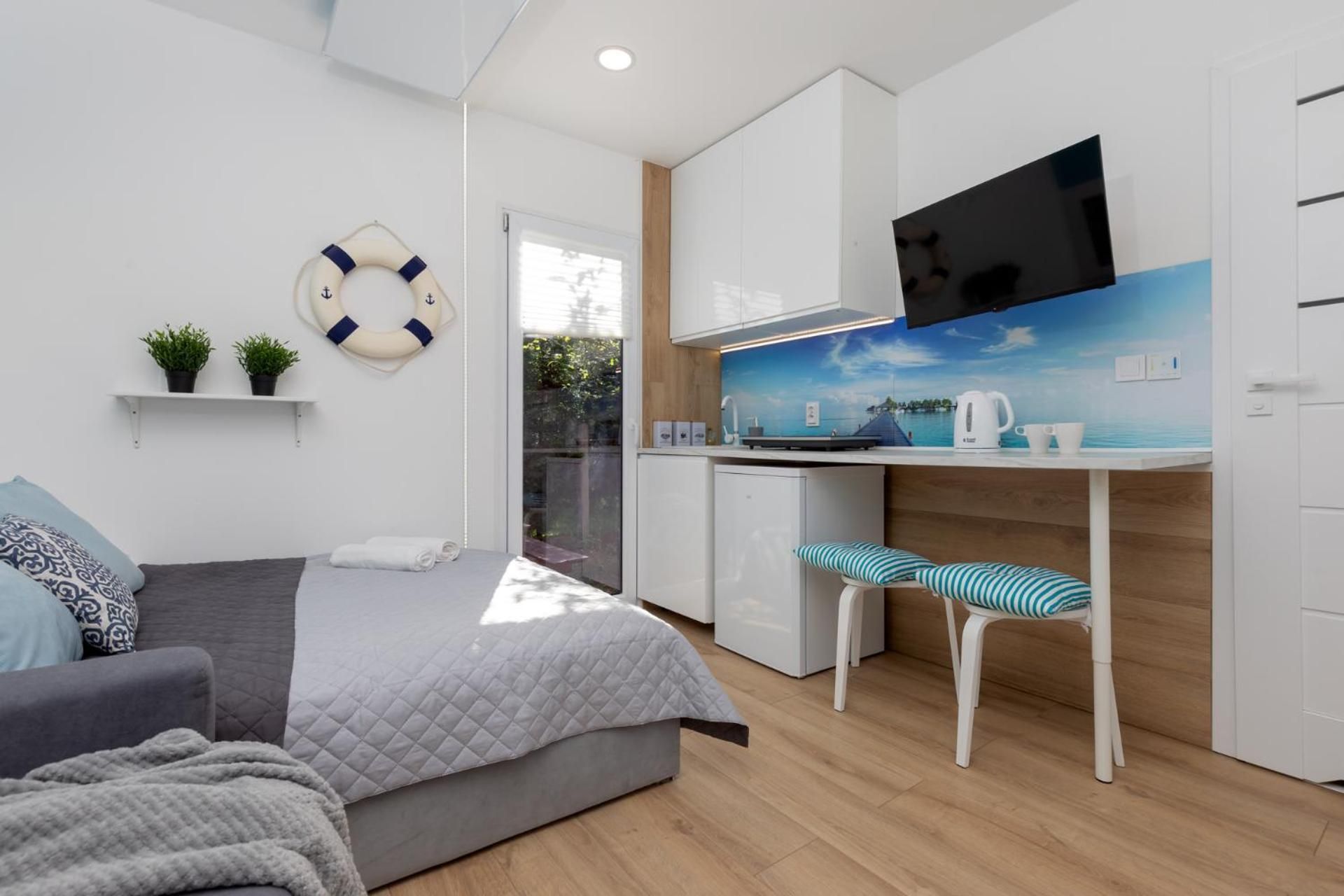 DELUXE APARTMENT