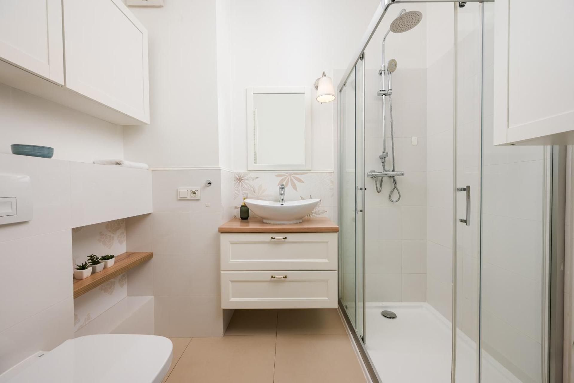 Two-Bedroom Deluxe Apartment with Balcony