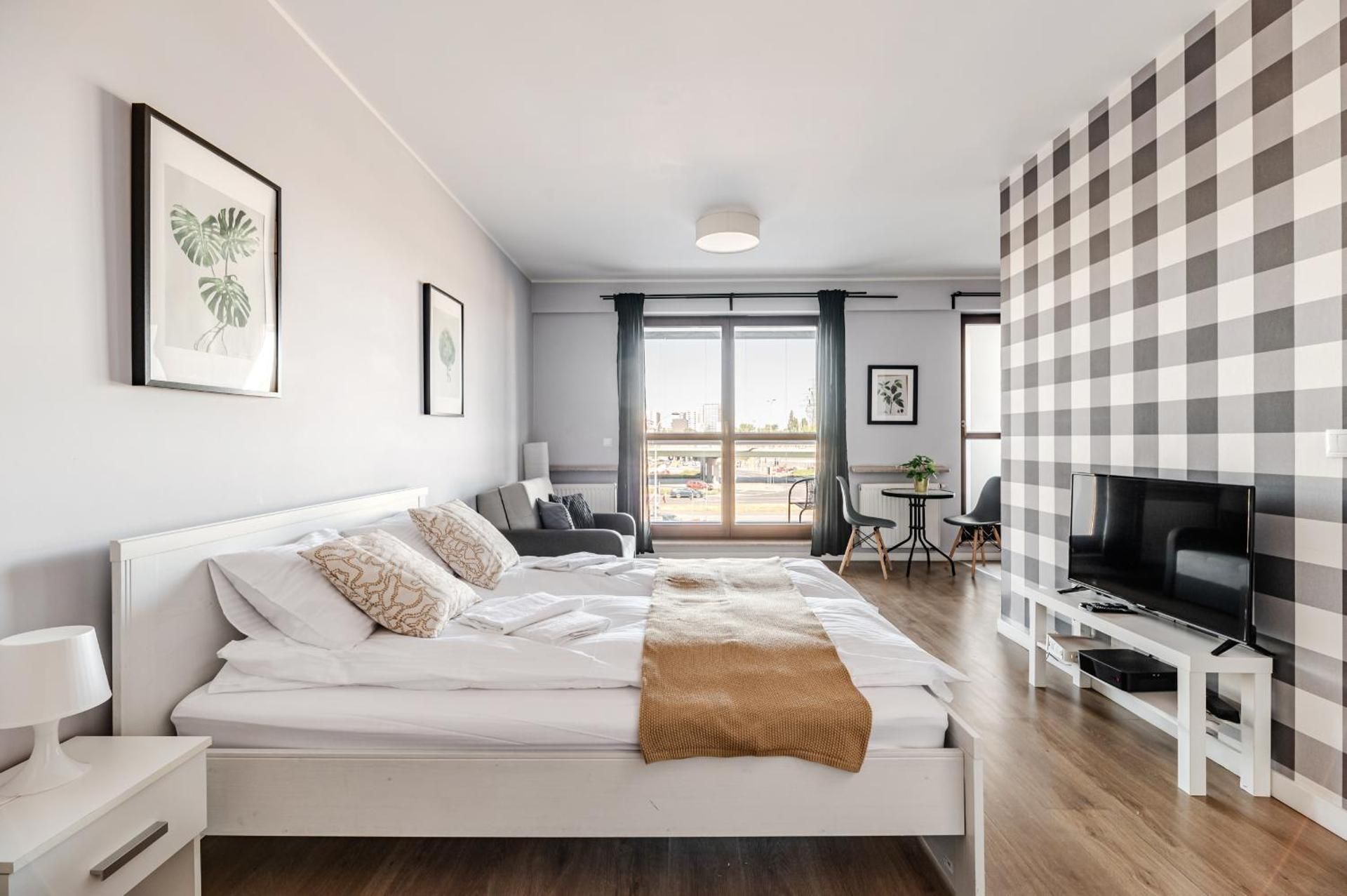 West Station Apartments by Arrenda Studio with Balcony