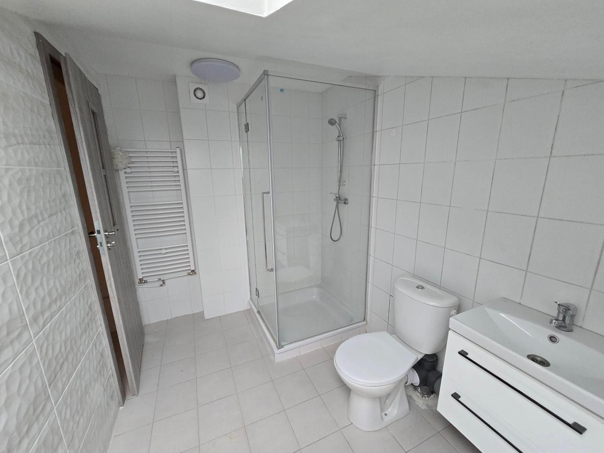 Basic Triple Room with Shared Bathroom