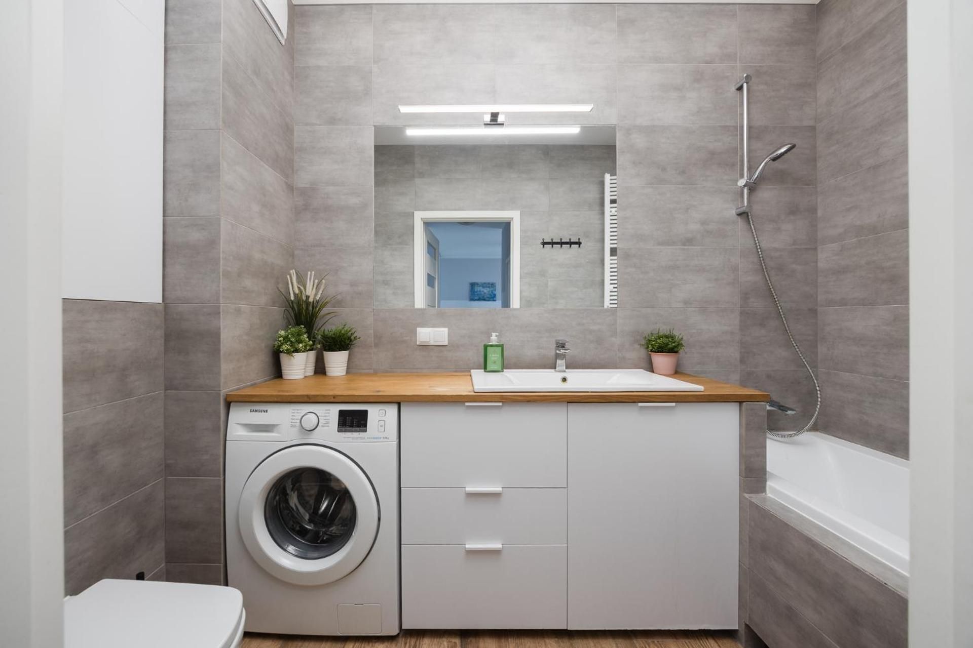 Two-Bedroom Deluxe Apartment with Balcony