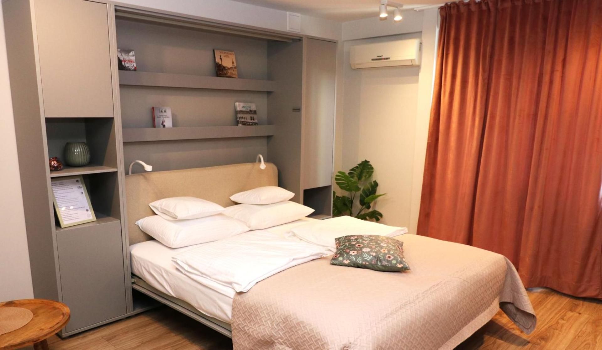 Studio Apartment with One Double Bed