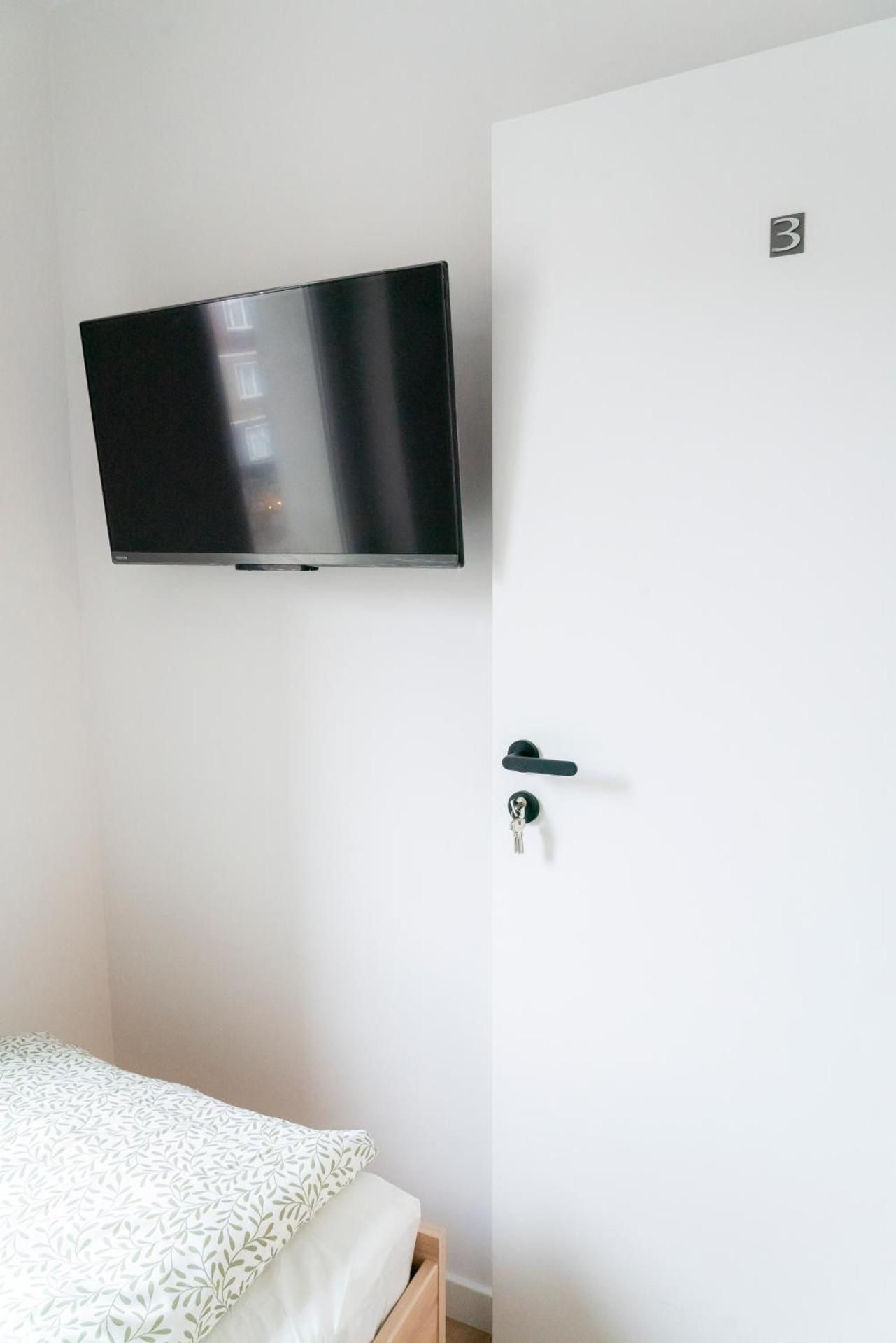 Apartment With Shared Bathroom