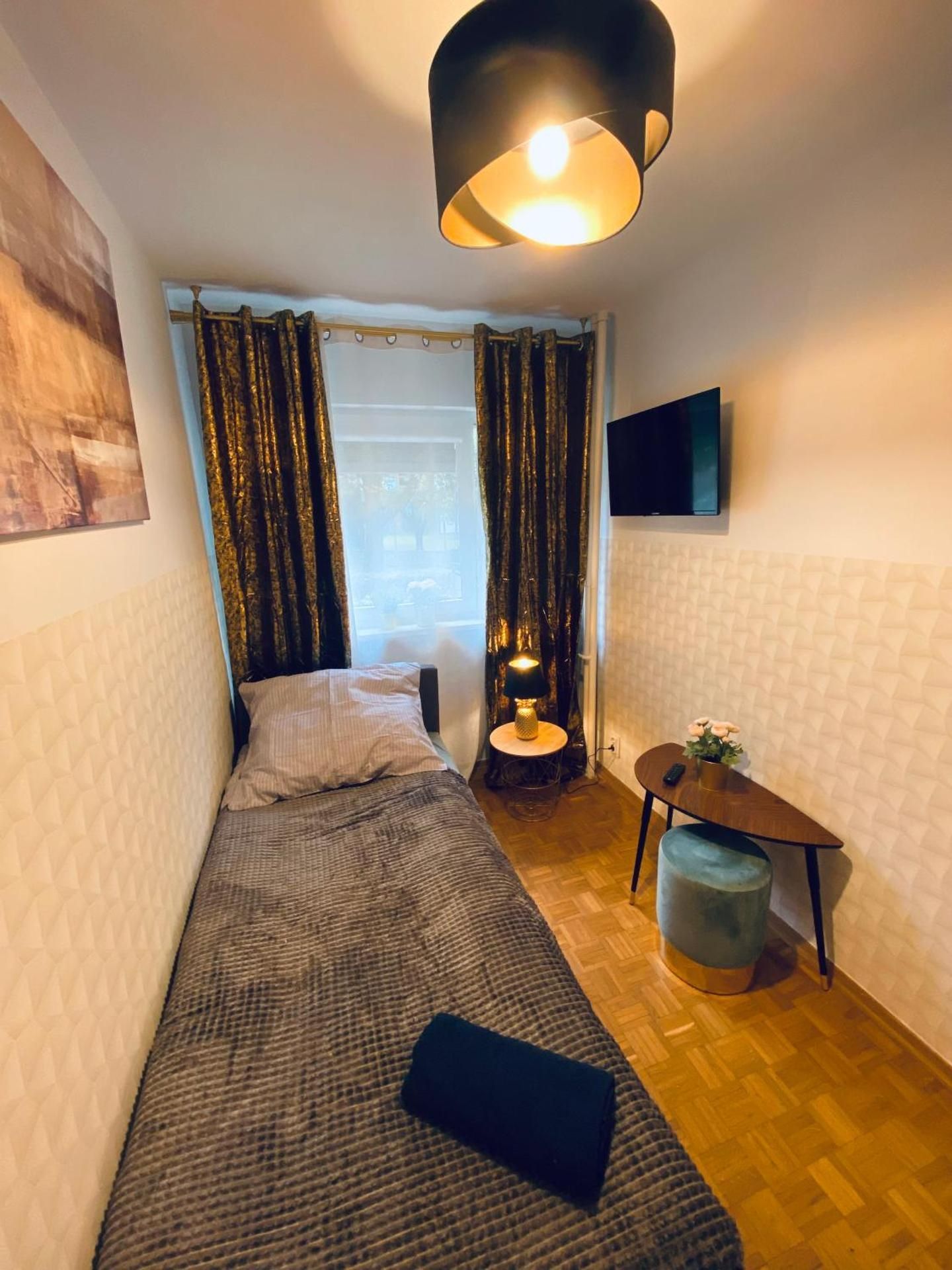Single Room with Shared Bathroom