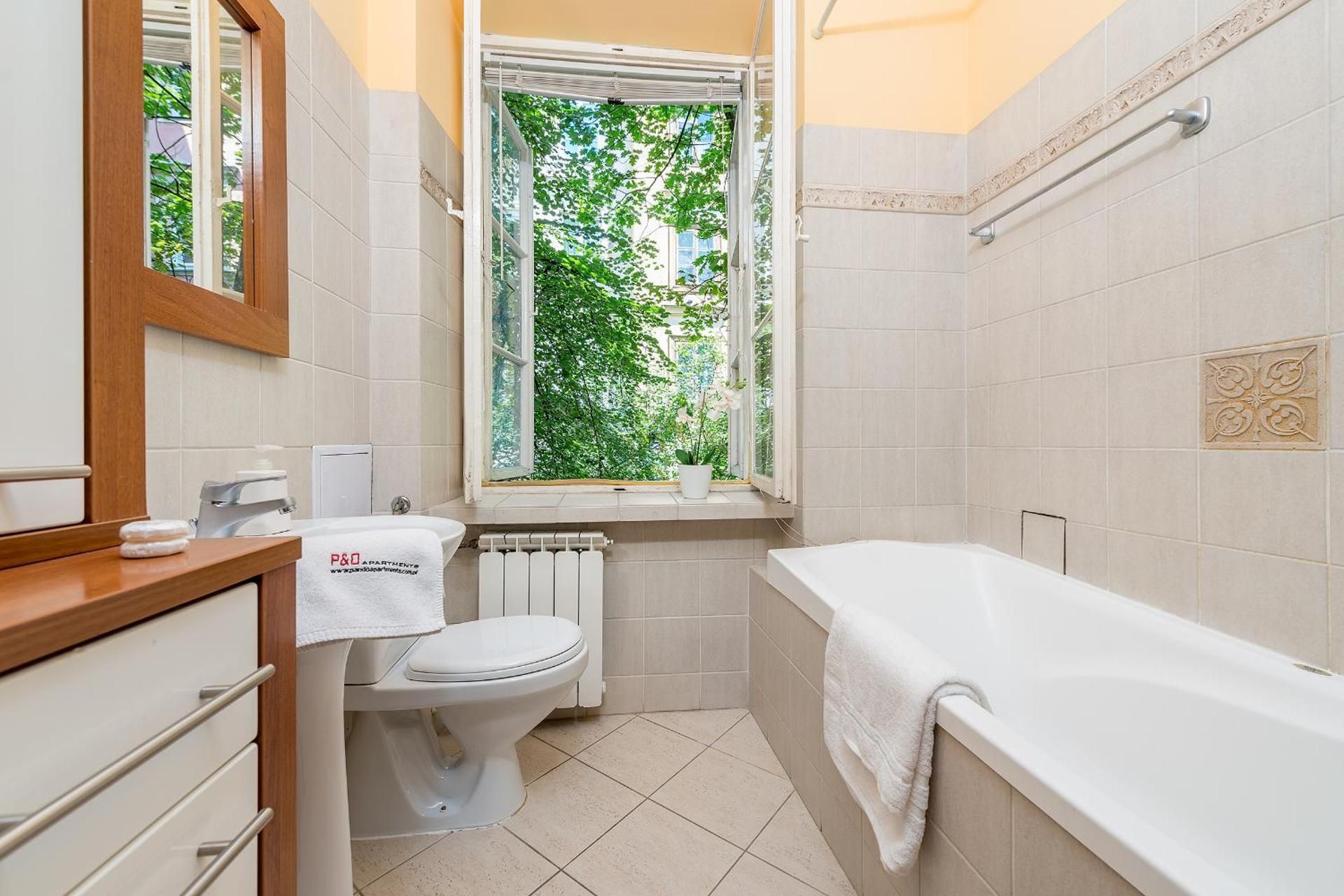 One-Bedroom Apartment with Sofa Bed - 28/30 Piwna Street
