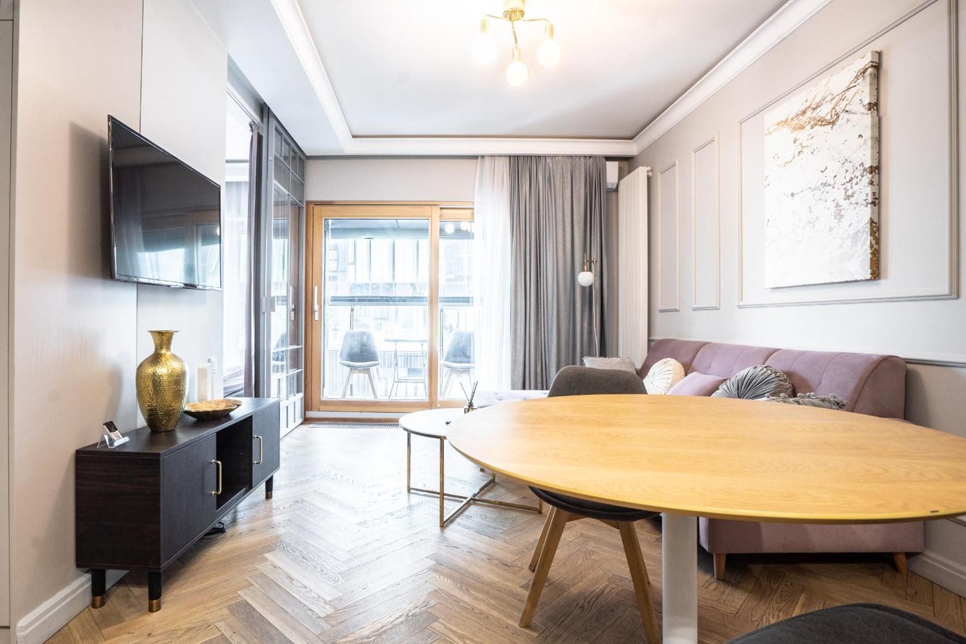 One-Bedroom Apartment with Balcony