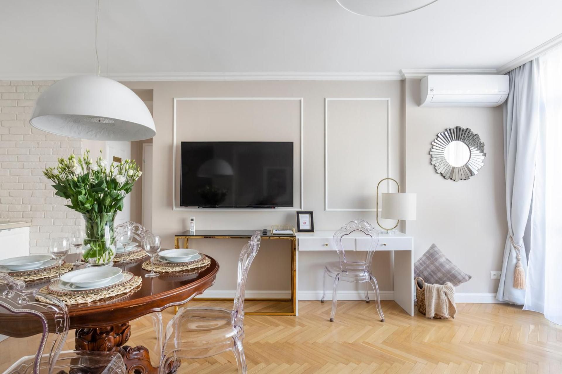 shared lounge/tv area