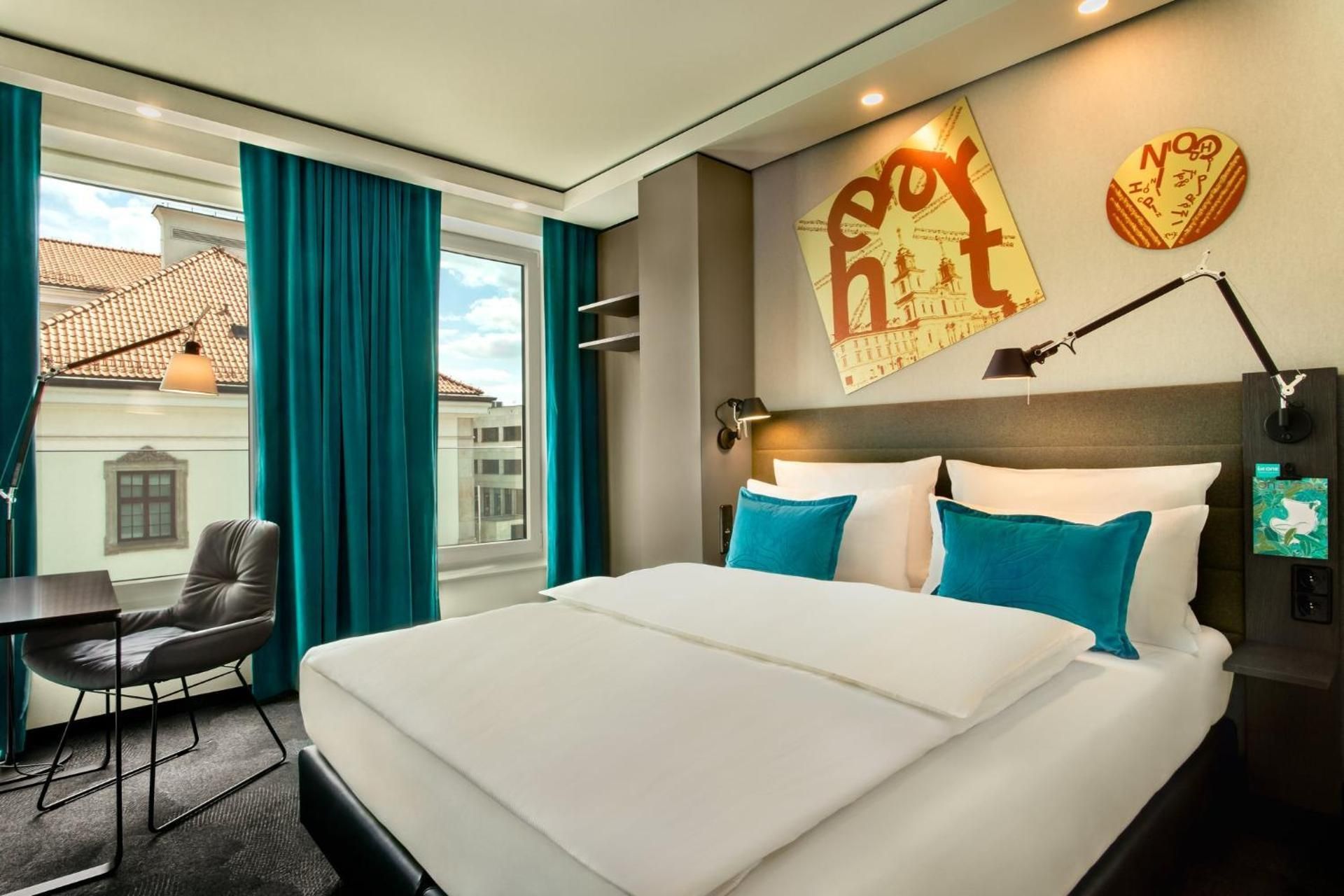 Standard Queen Room with City View