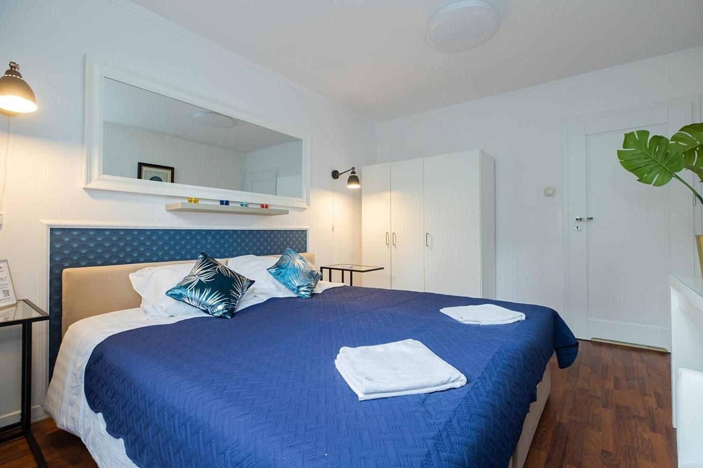 Unit Rooms Warszawa by Metro Rondo ONZ Short Rent idealne pokoje na nocleg w Warszawie Standard Double Room with Shared Bathroom