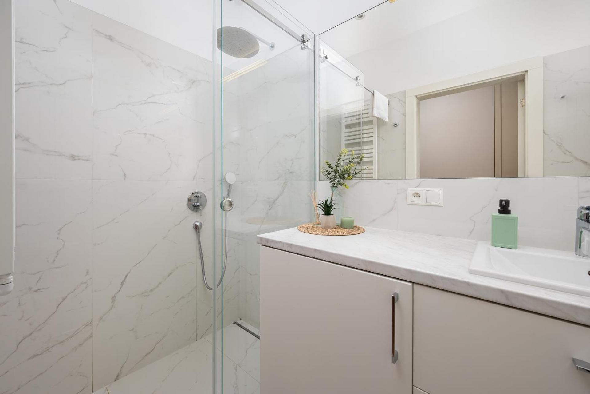 One-Bedroom Apartment with Parking