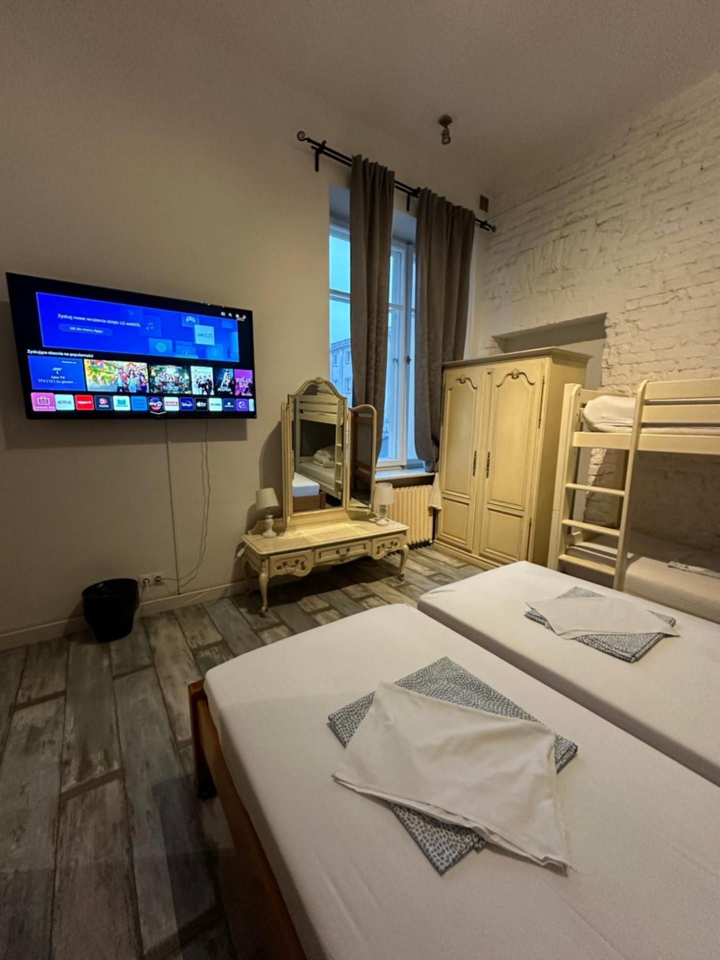 Bunk Bed in Mixed Dormitory Room