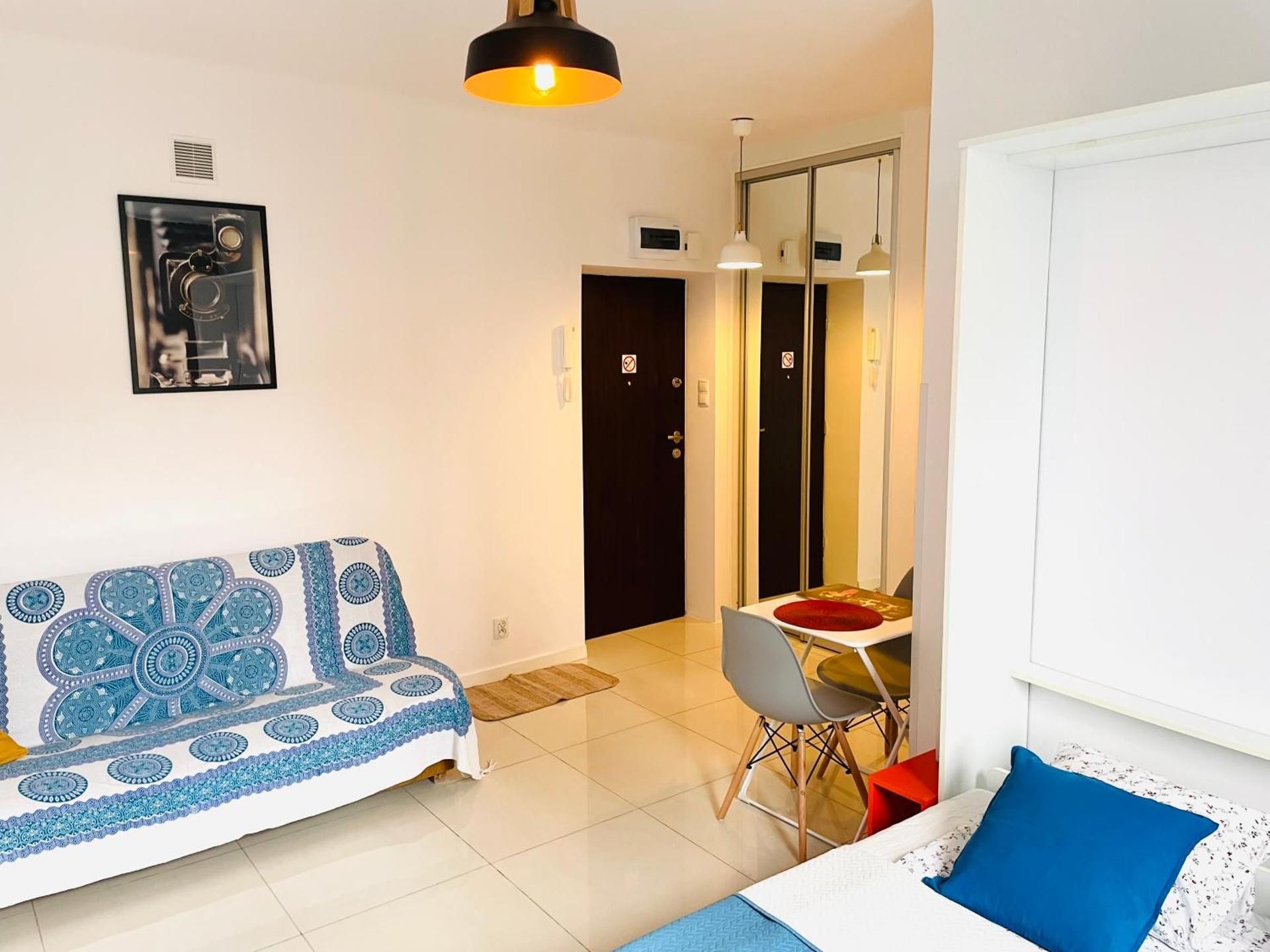Studio Apartment - 32 Chmielna Street