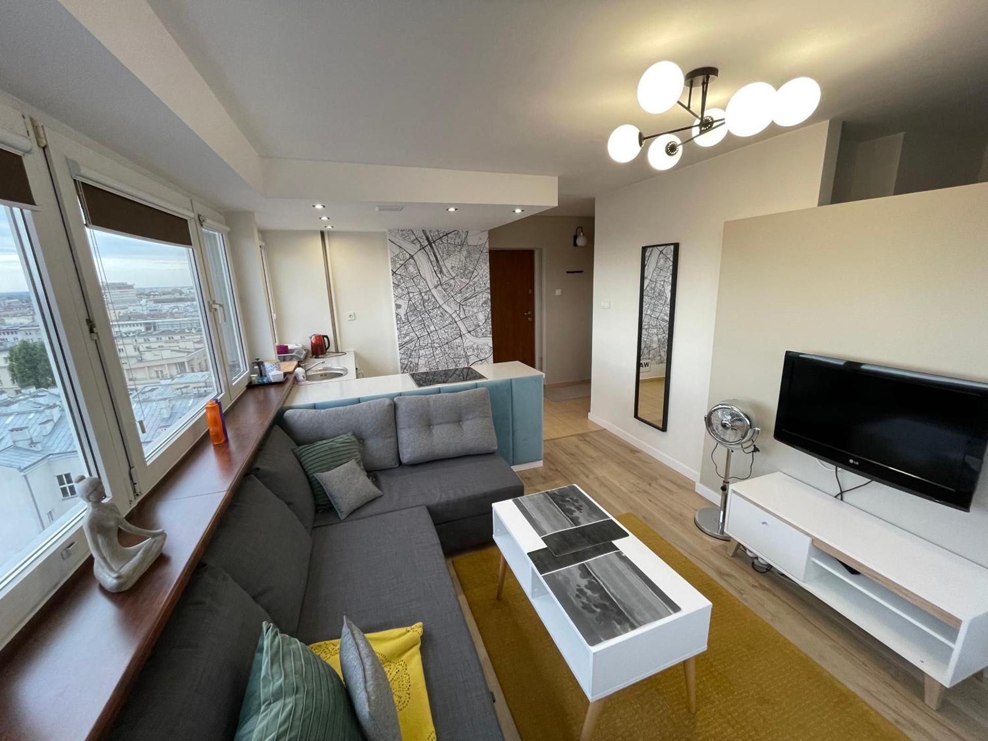 Studio z balkonem i widokiem na miasto (XII piętro) - ulica Chmielna 35