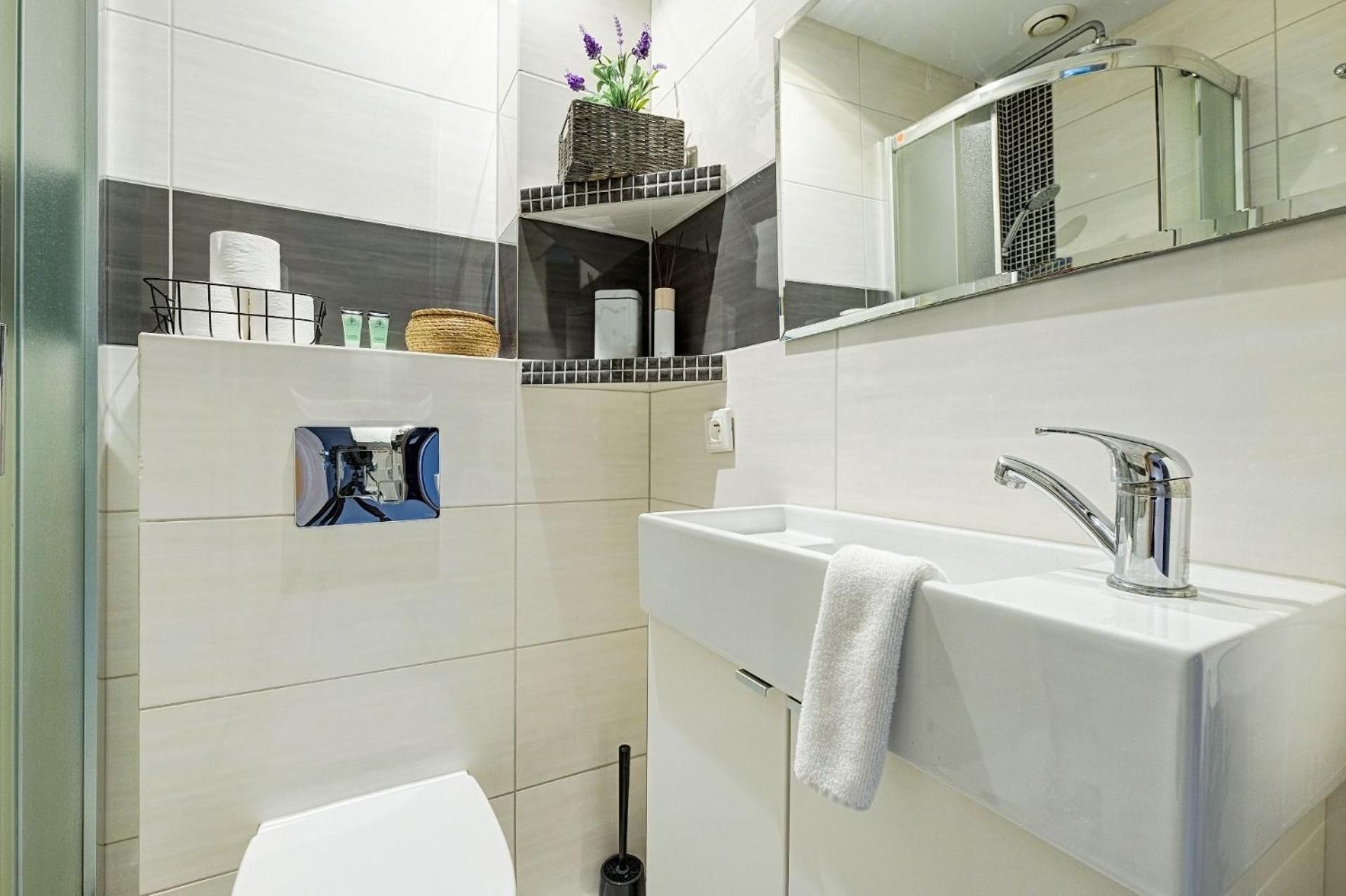 DELUXE APARTMENT