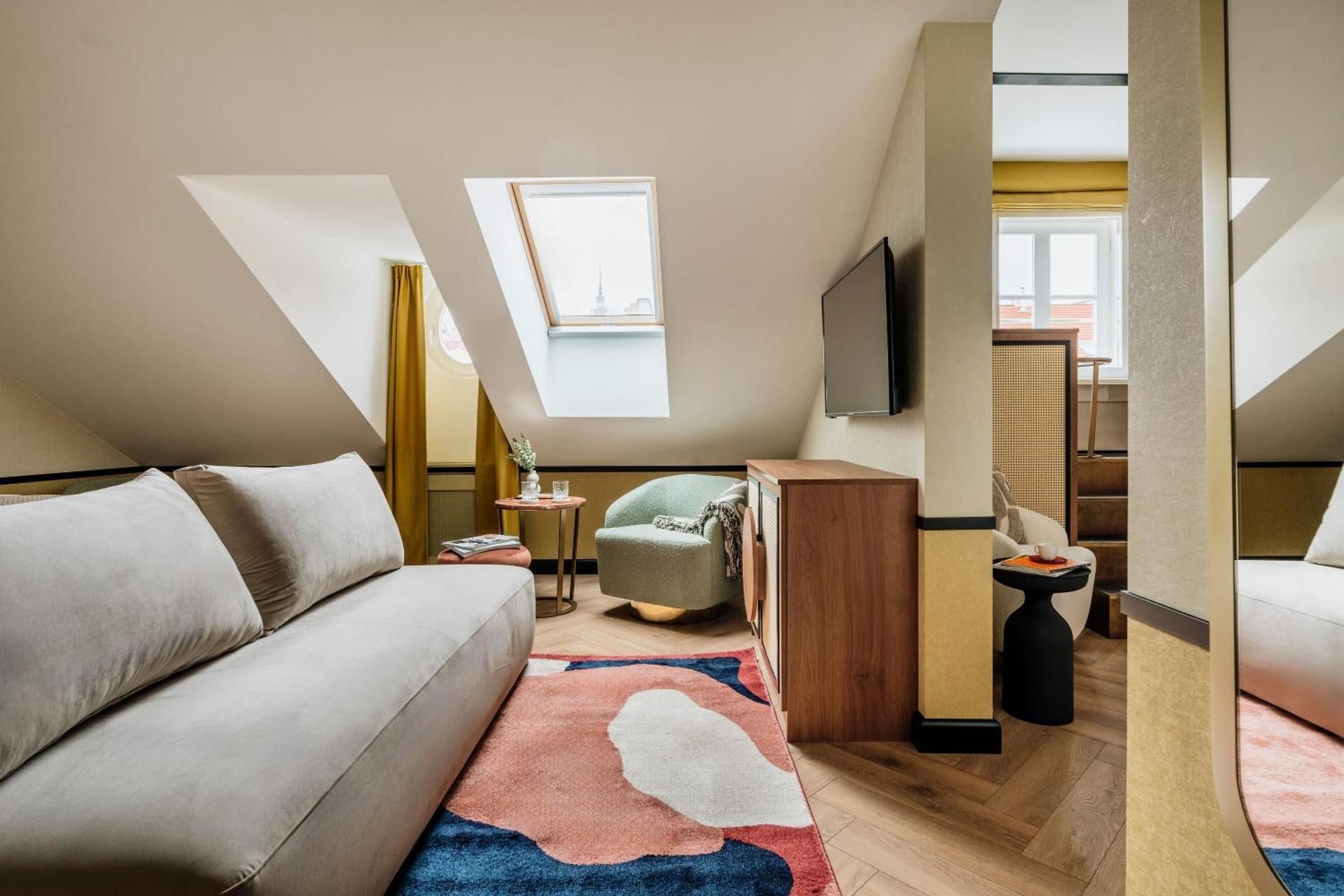 Apartment with sofa and Nowy Świat View