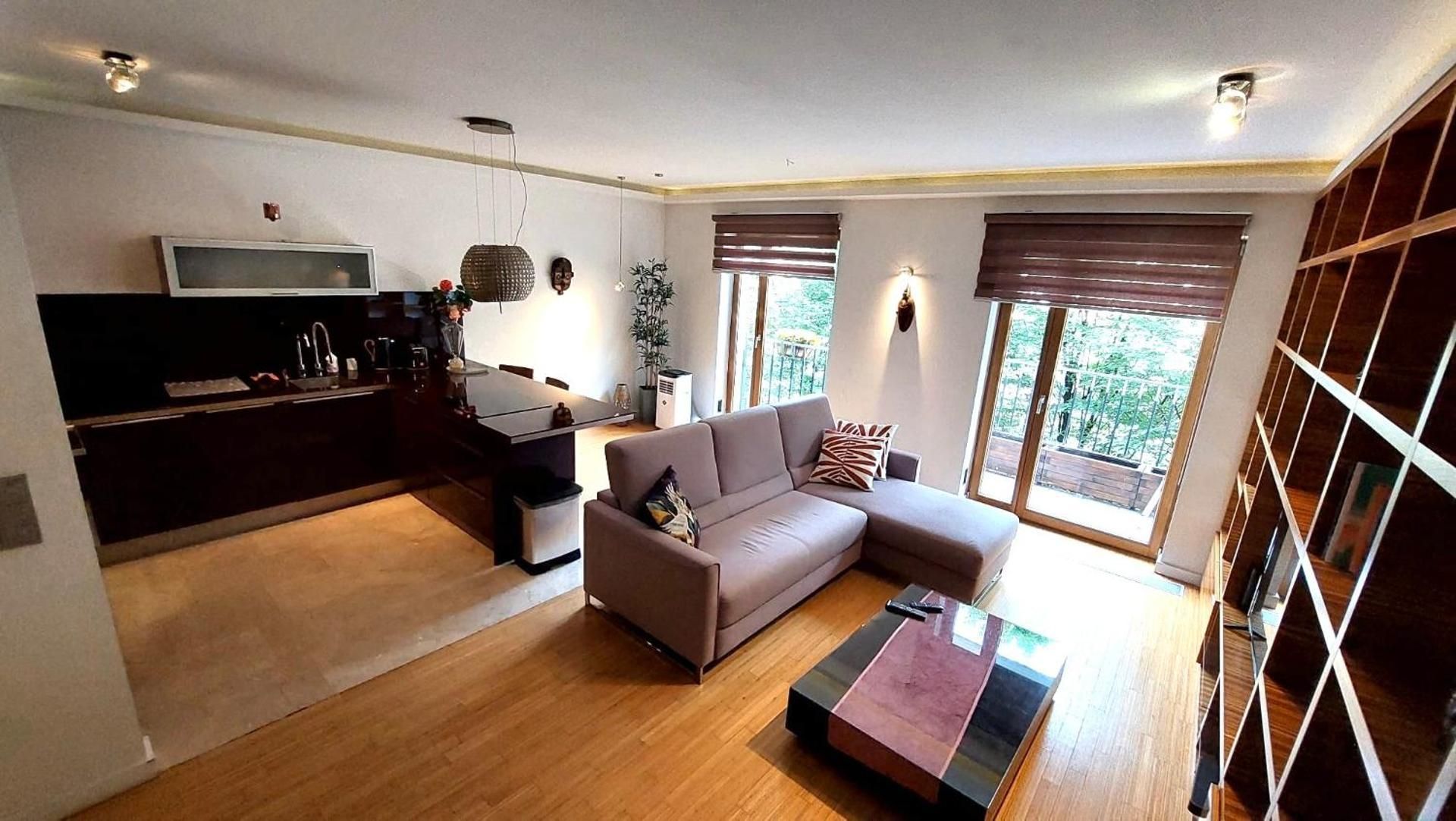 DELUXE APARTMENT