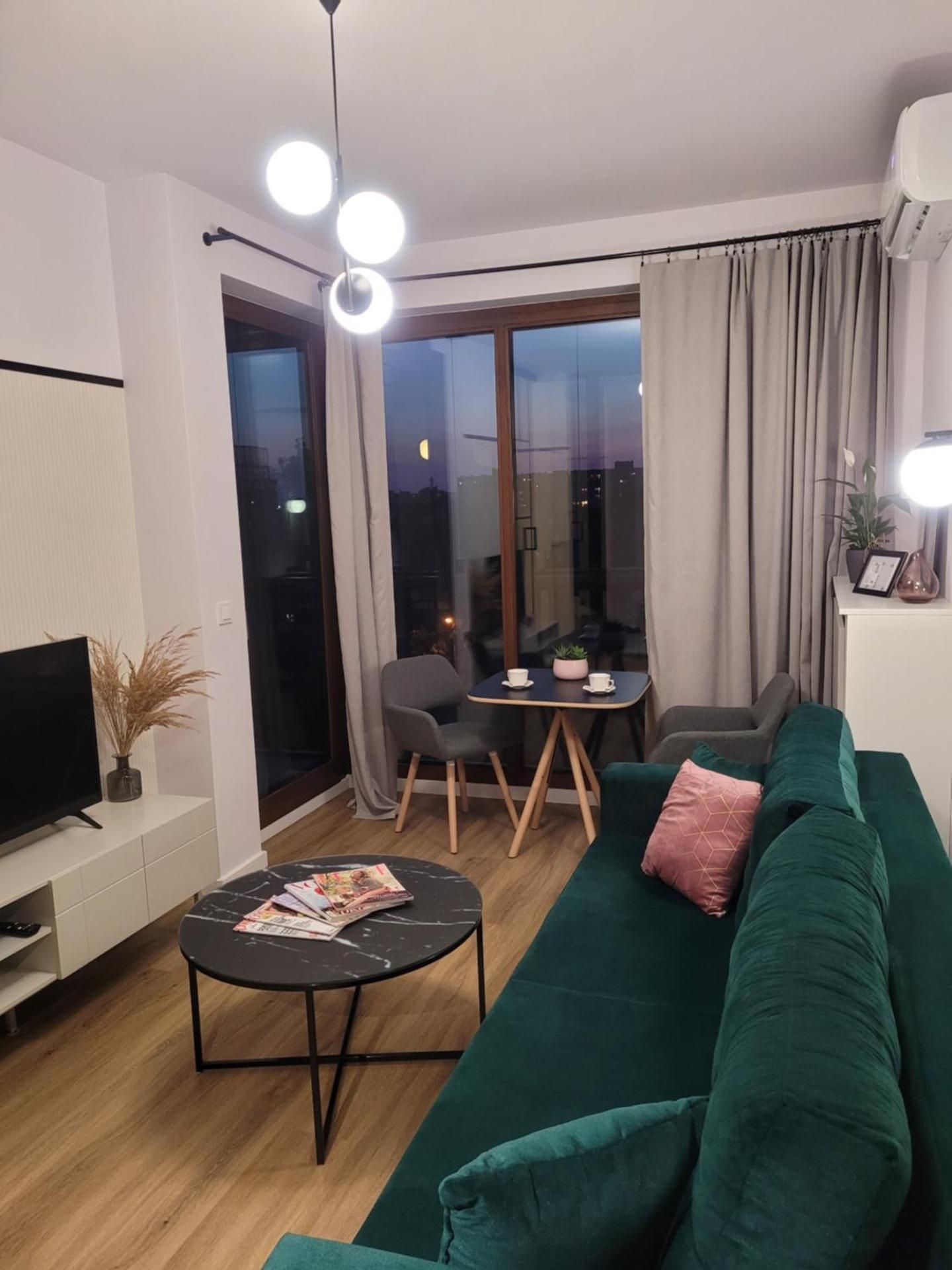 DELUXE APARTMENT