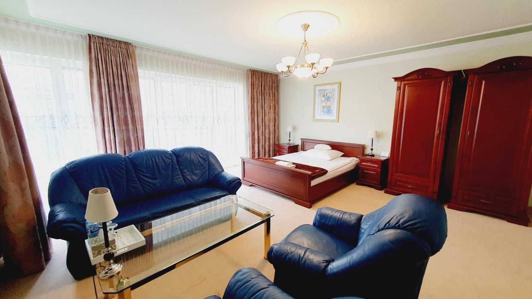 DELUXE APARTMENT