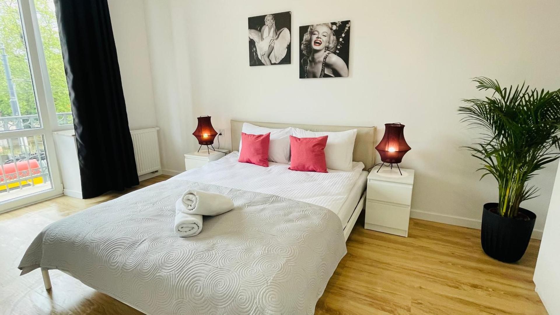 Deluxe Queen Suite