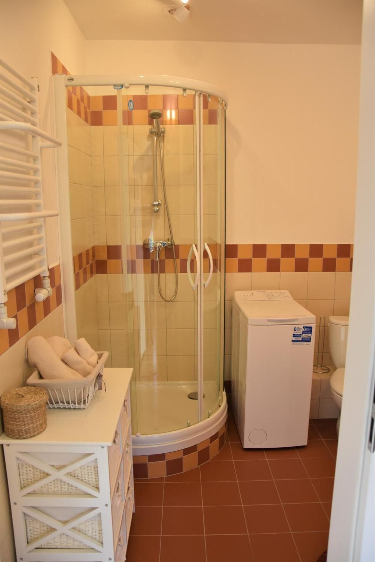 Apartment with Shower