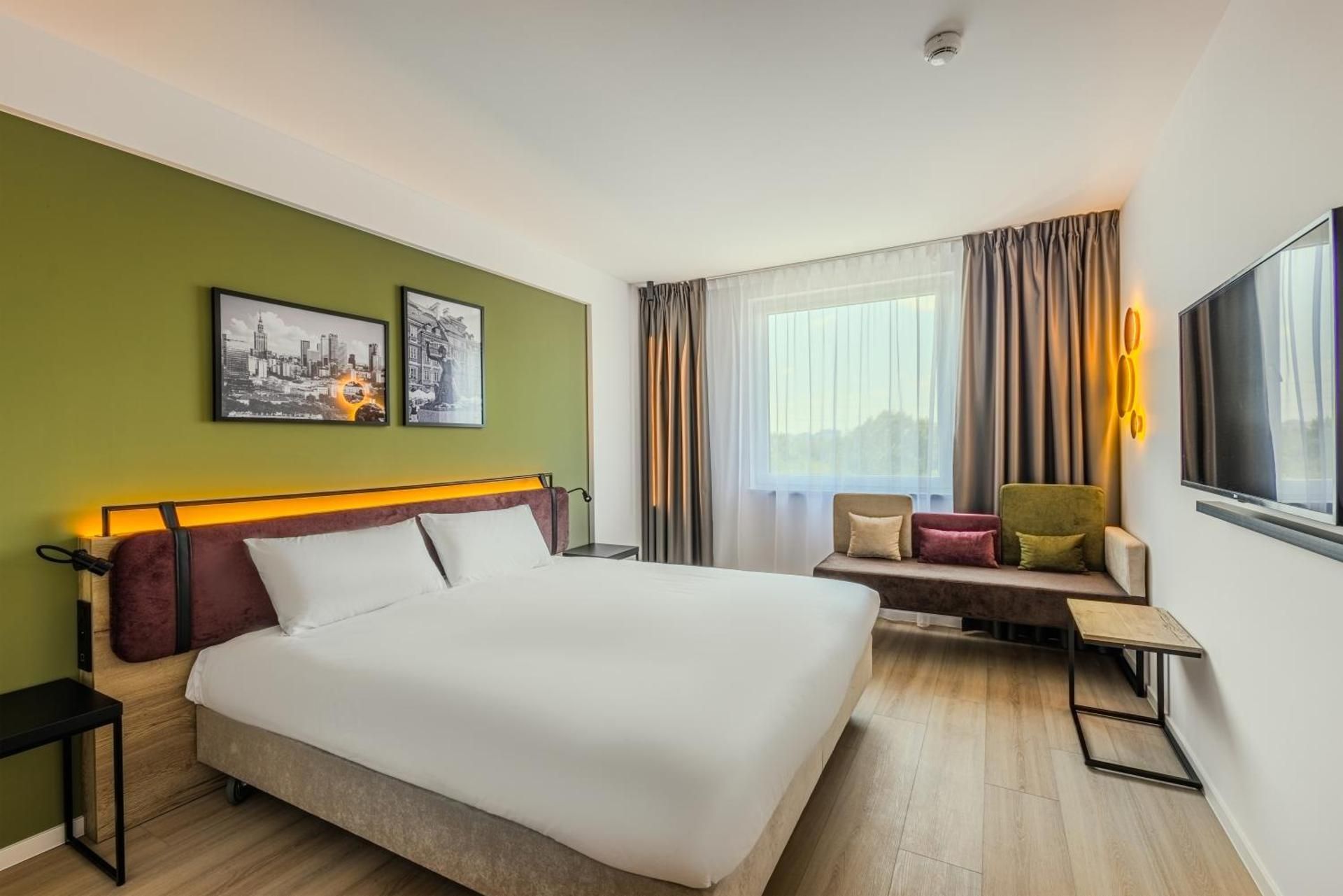 Suite - 1 King Bed - 1 Sofa Bed