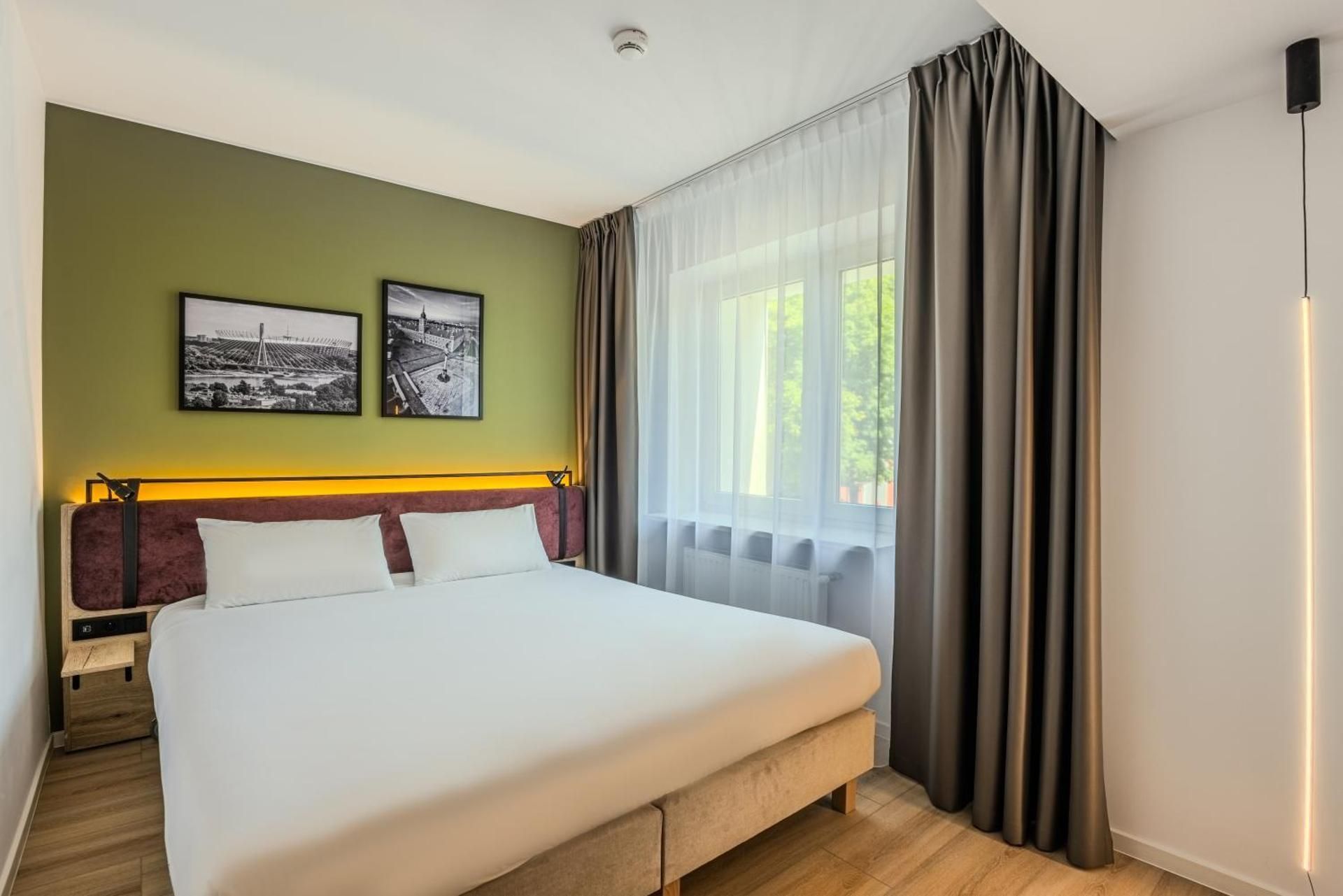 Suite - 1 King Bed - 1 Sofa Bed