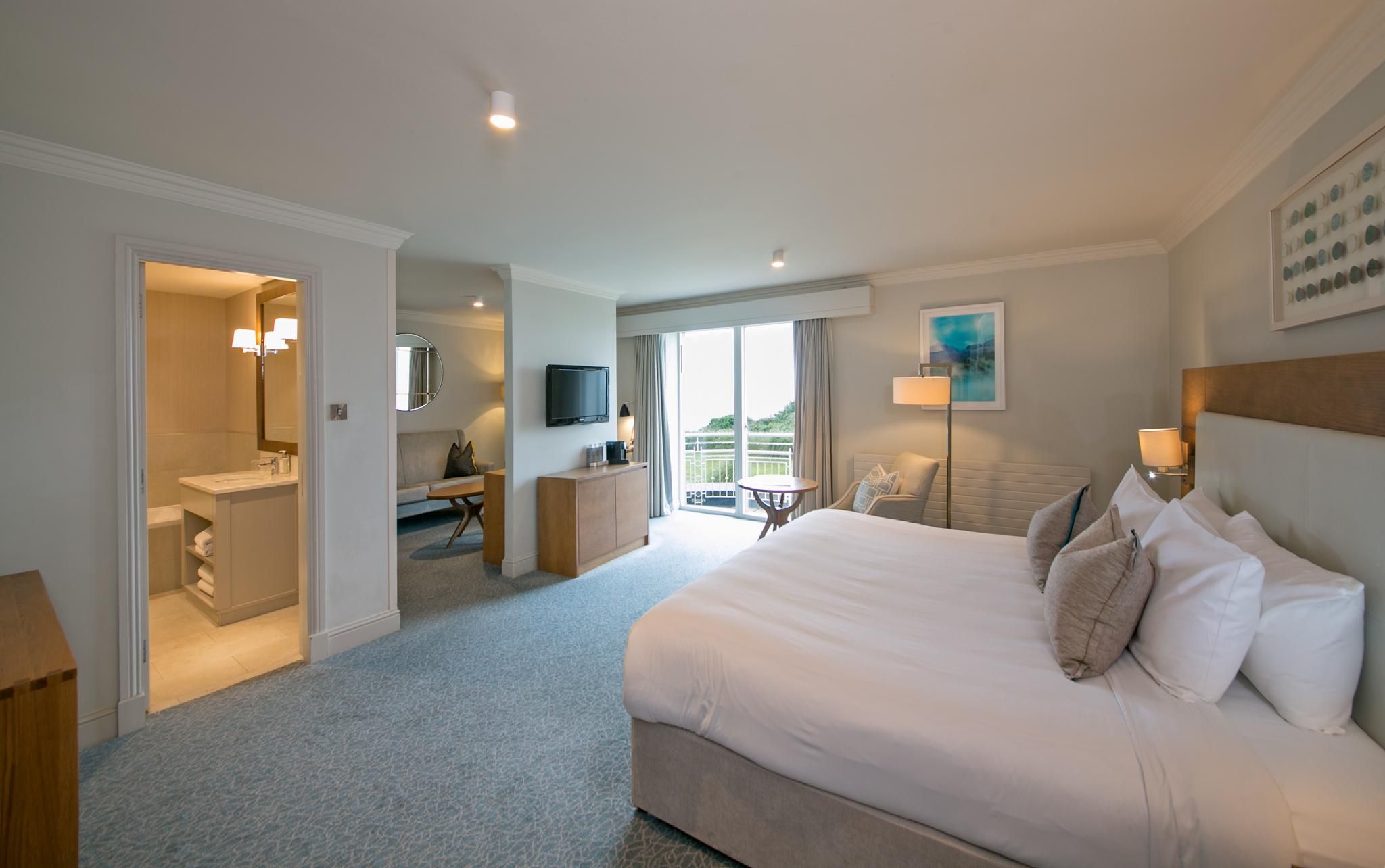 Junior Seaview Suite
