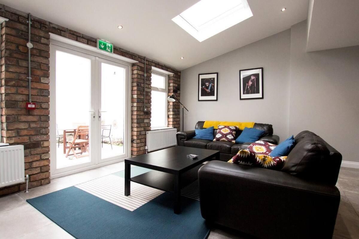 Double or Twin Room with Private Bathroom