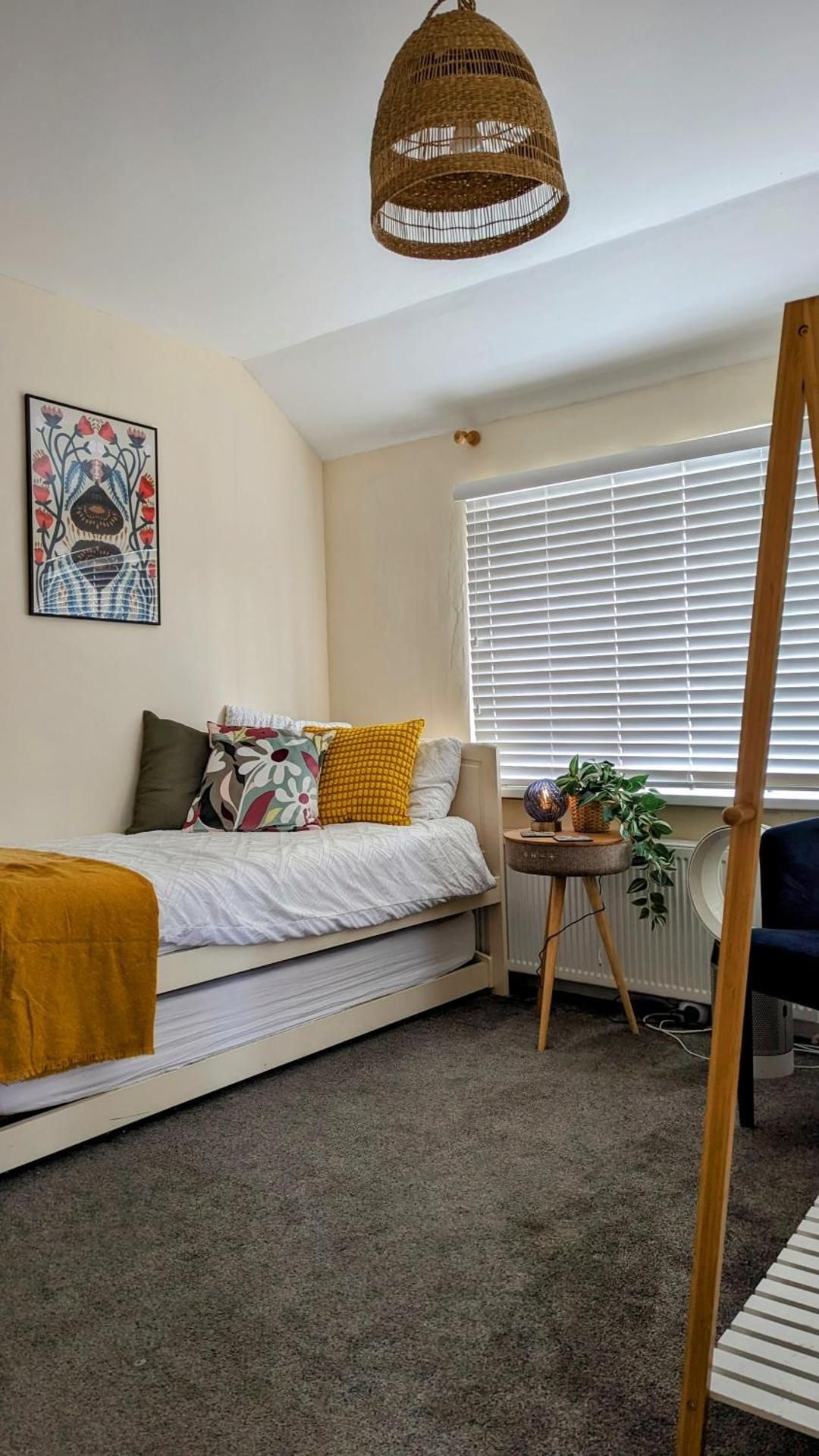 Single Room with Shared Bathroom