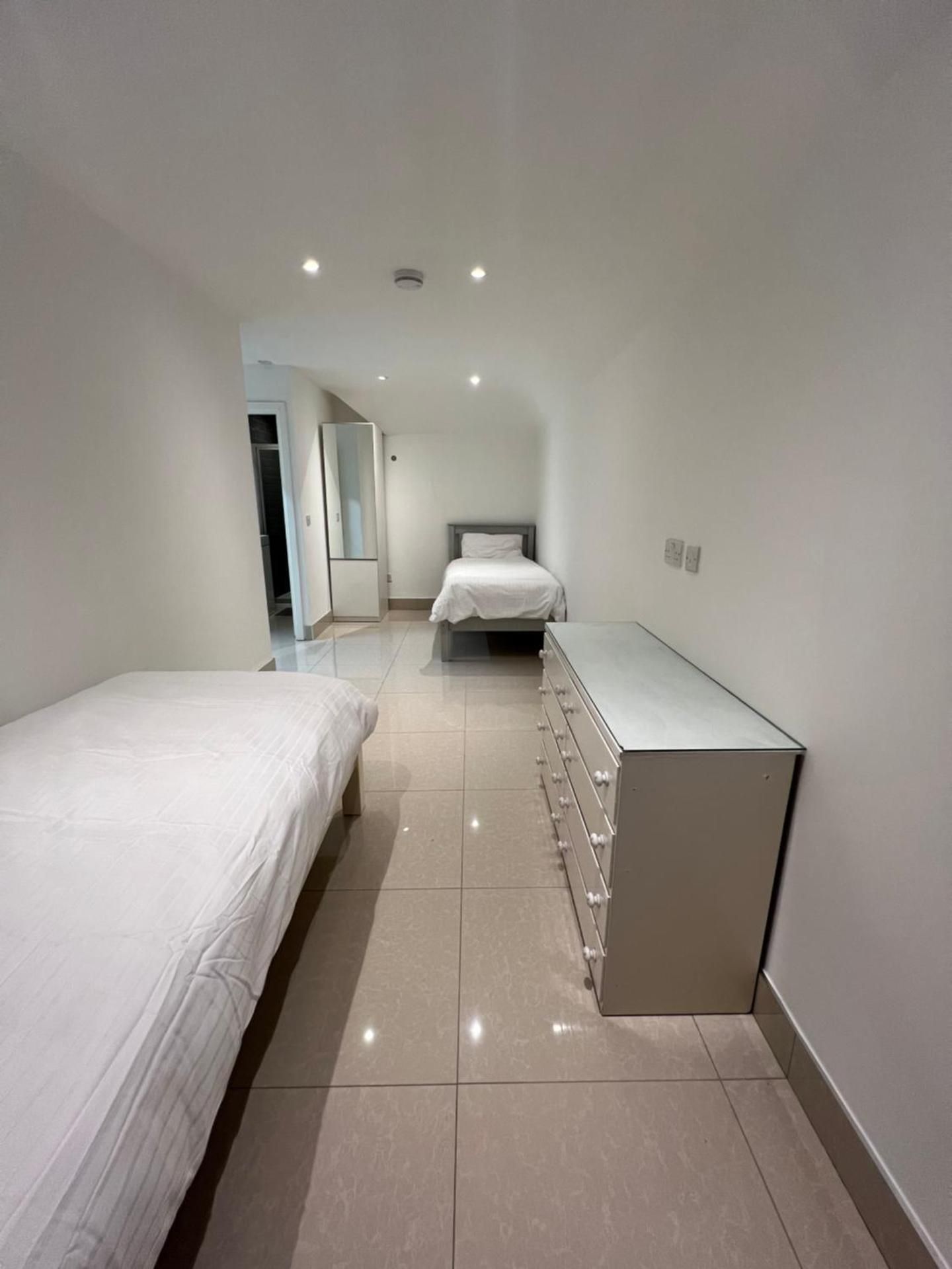 Twin Room with Shower