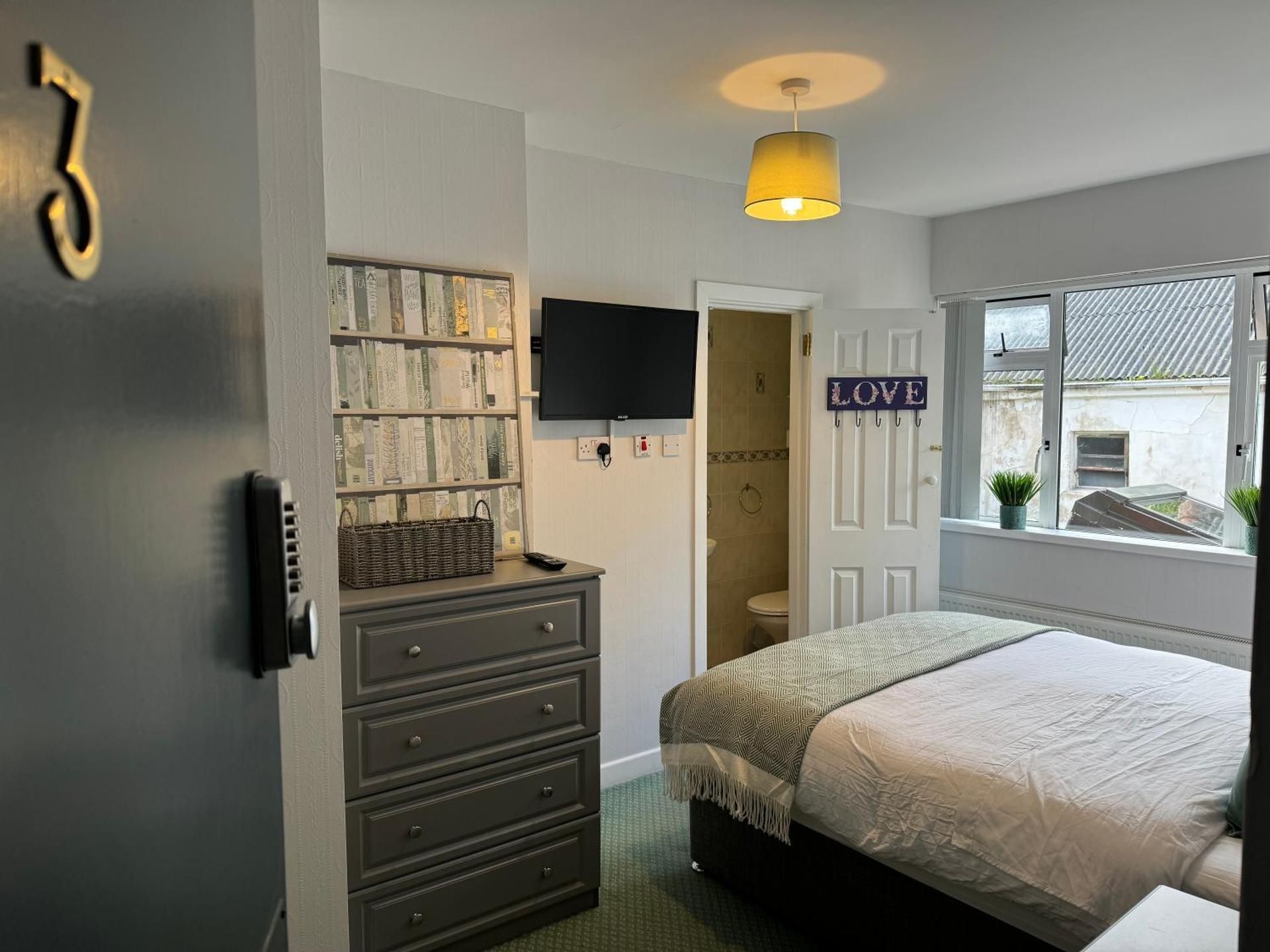 Double Room with Private Bathroom