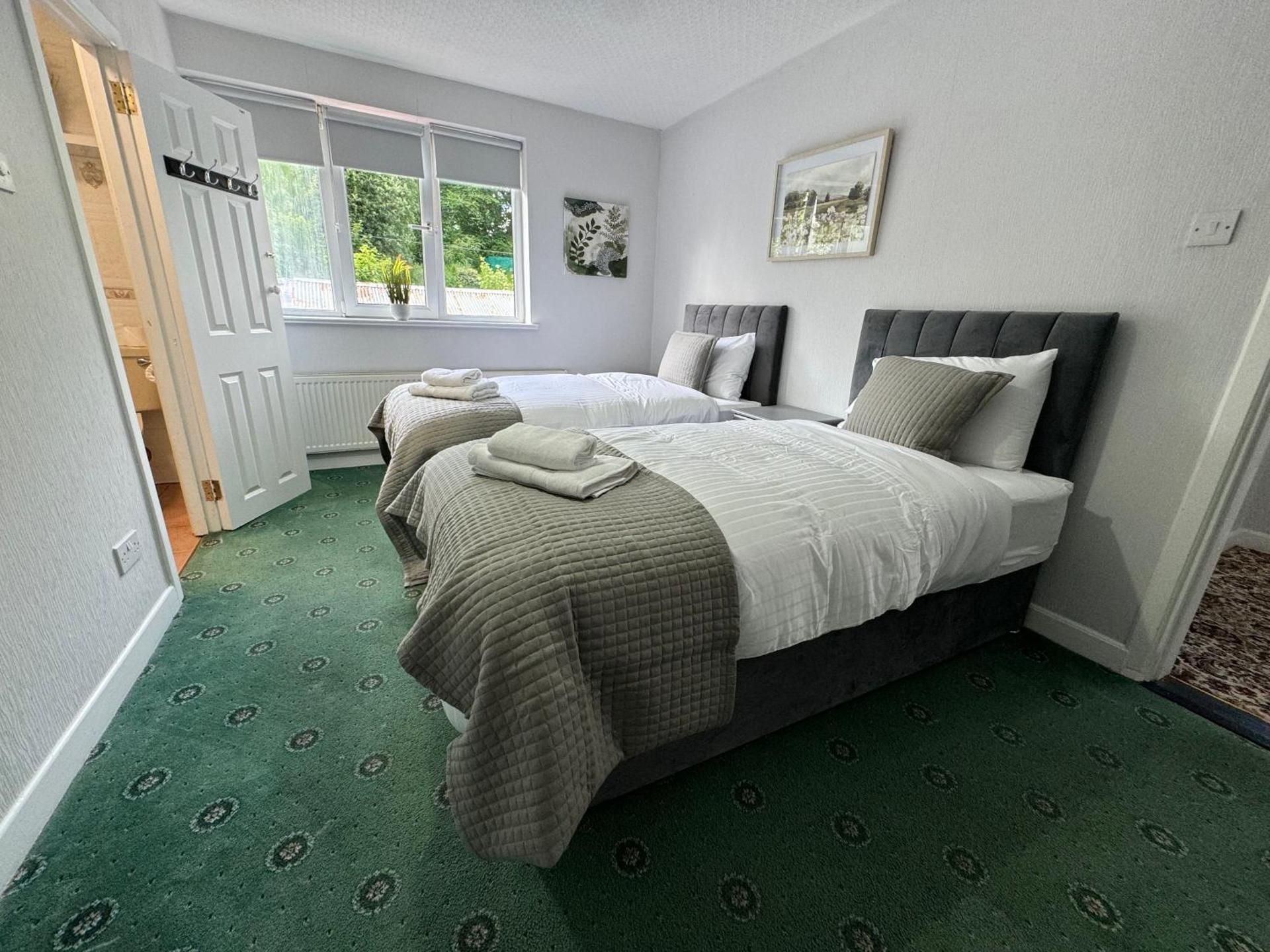 Twin Room with Bathroom