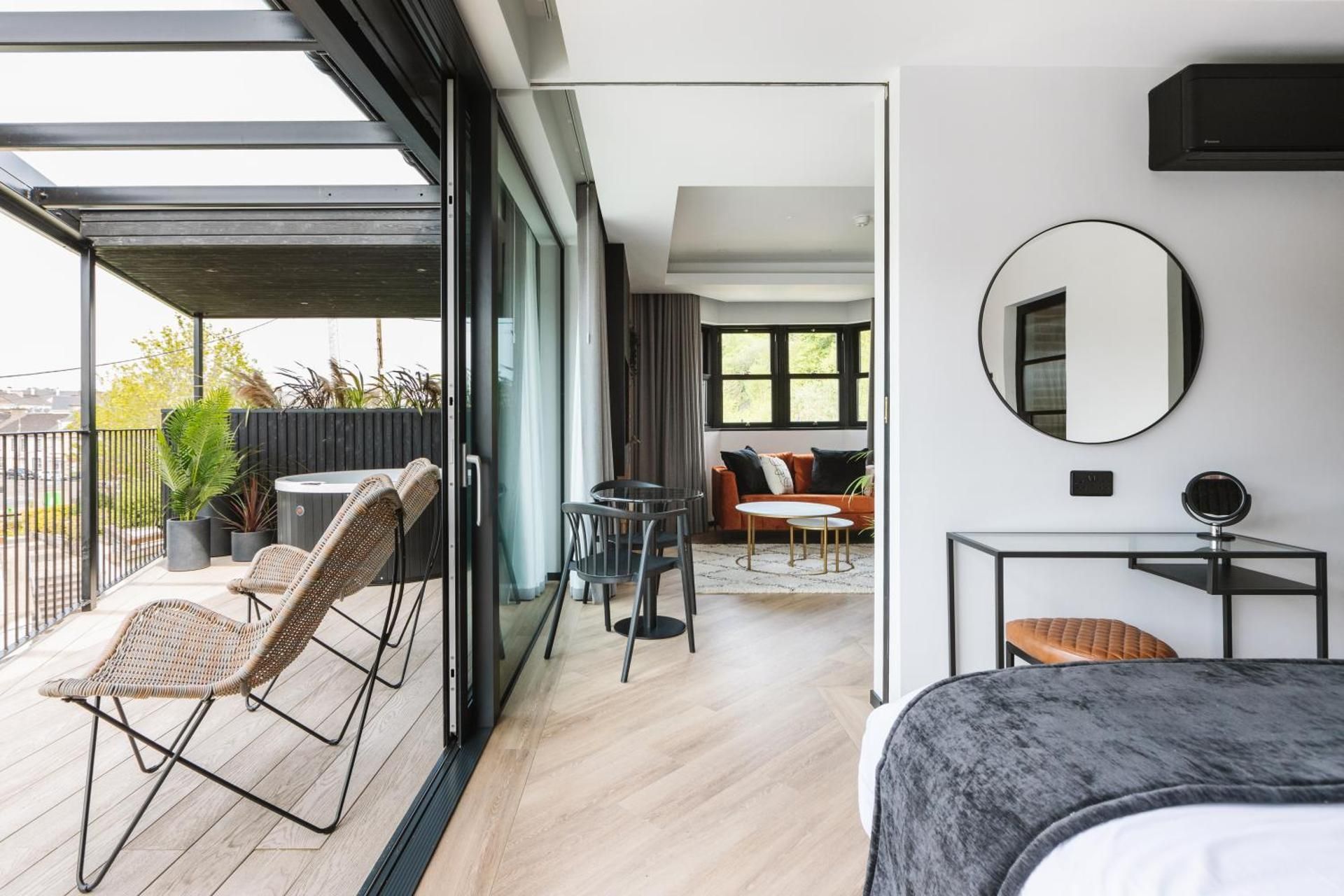 Deluxe Double Room with Balcony and Sea View