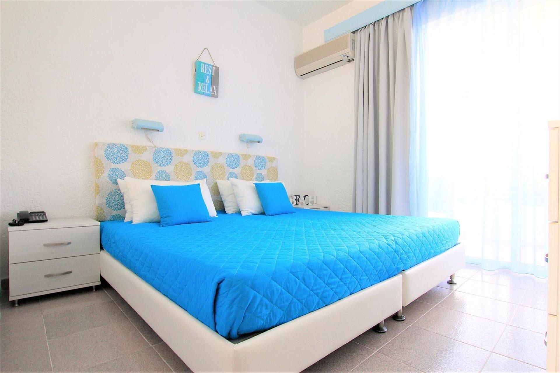 Studio (2-3 Adults)